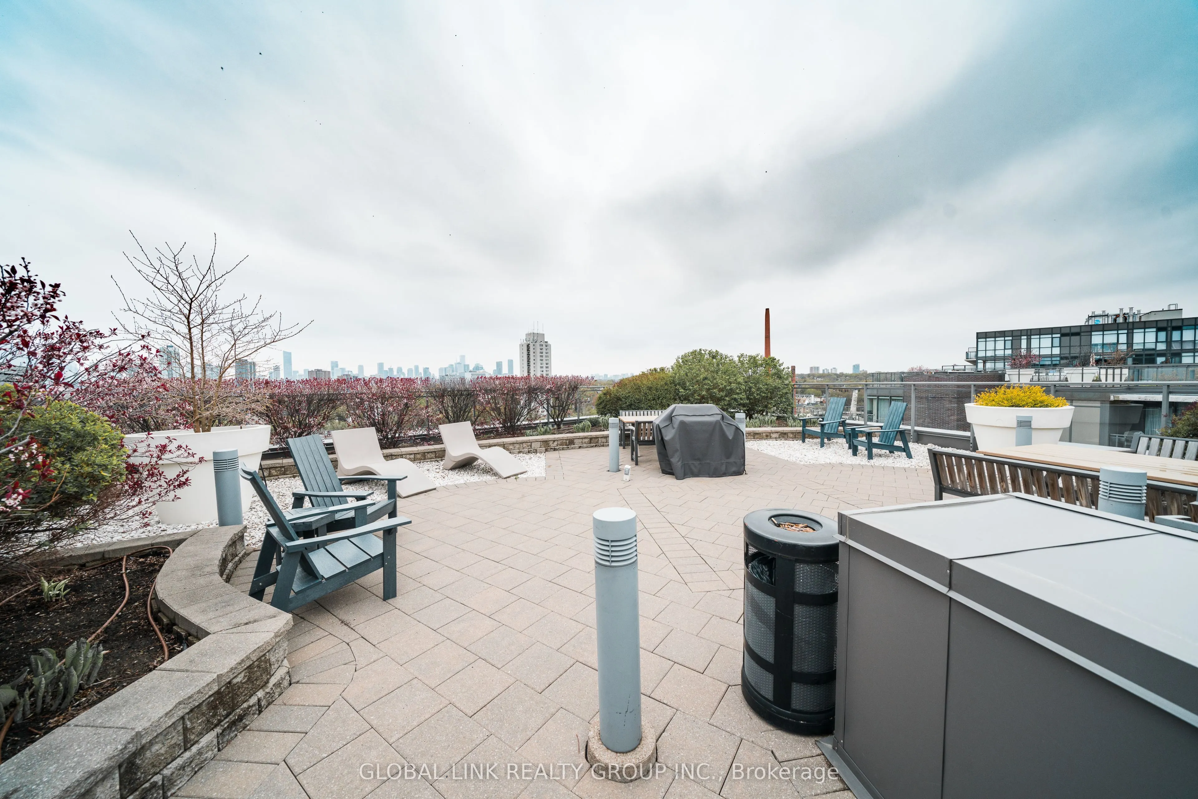 319 Carlaw Avenue, #306