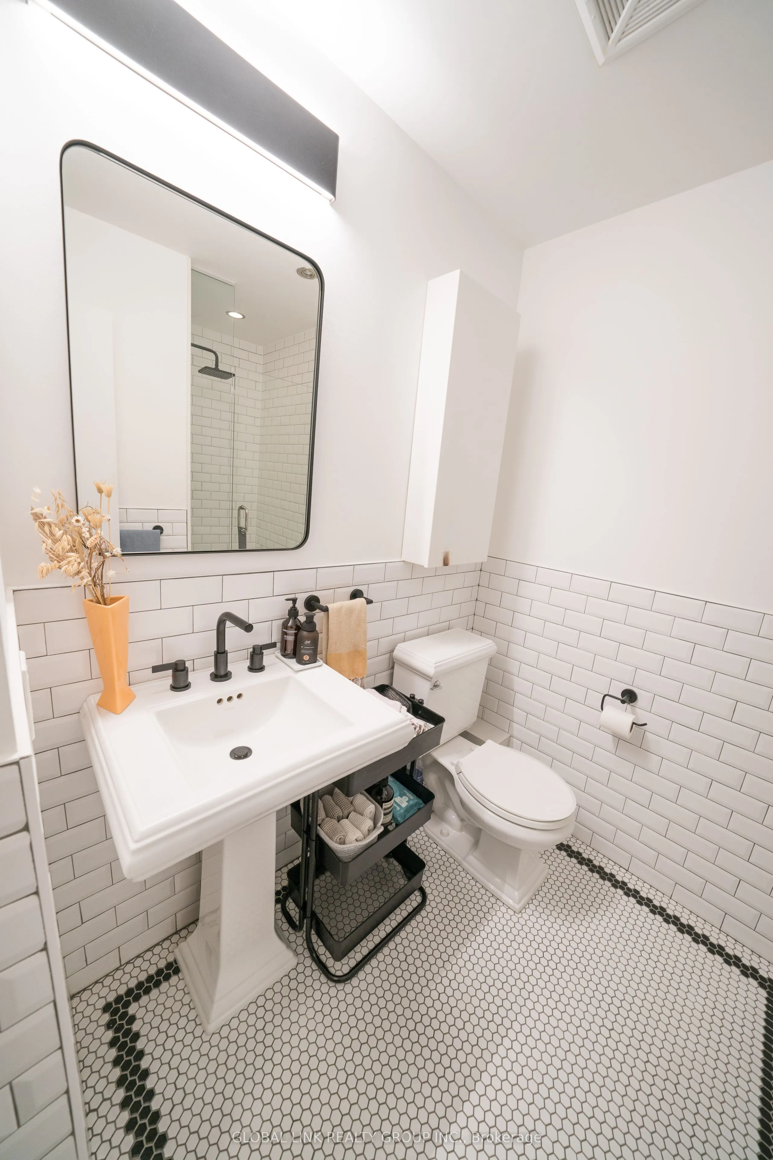 319 Carlaw Avenue, #306