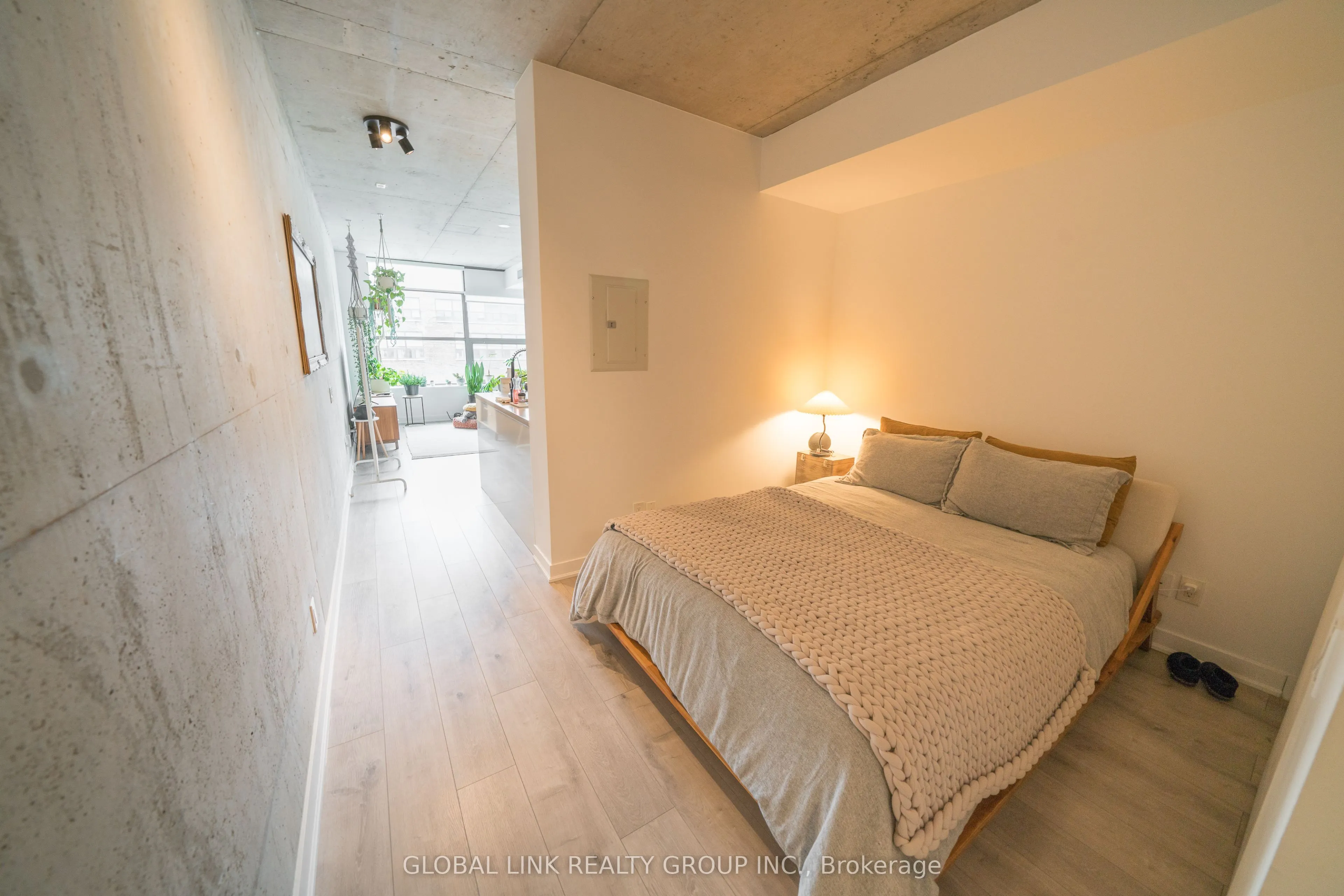 319 Carlaw Avenue, #306