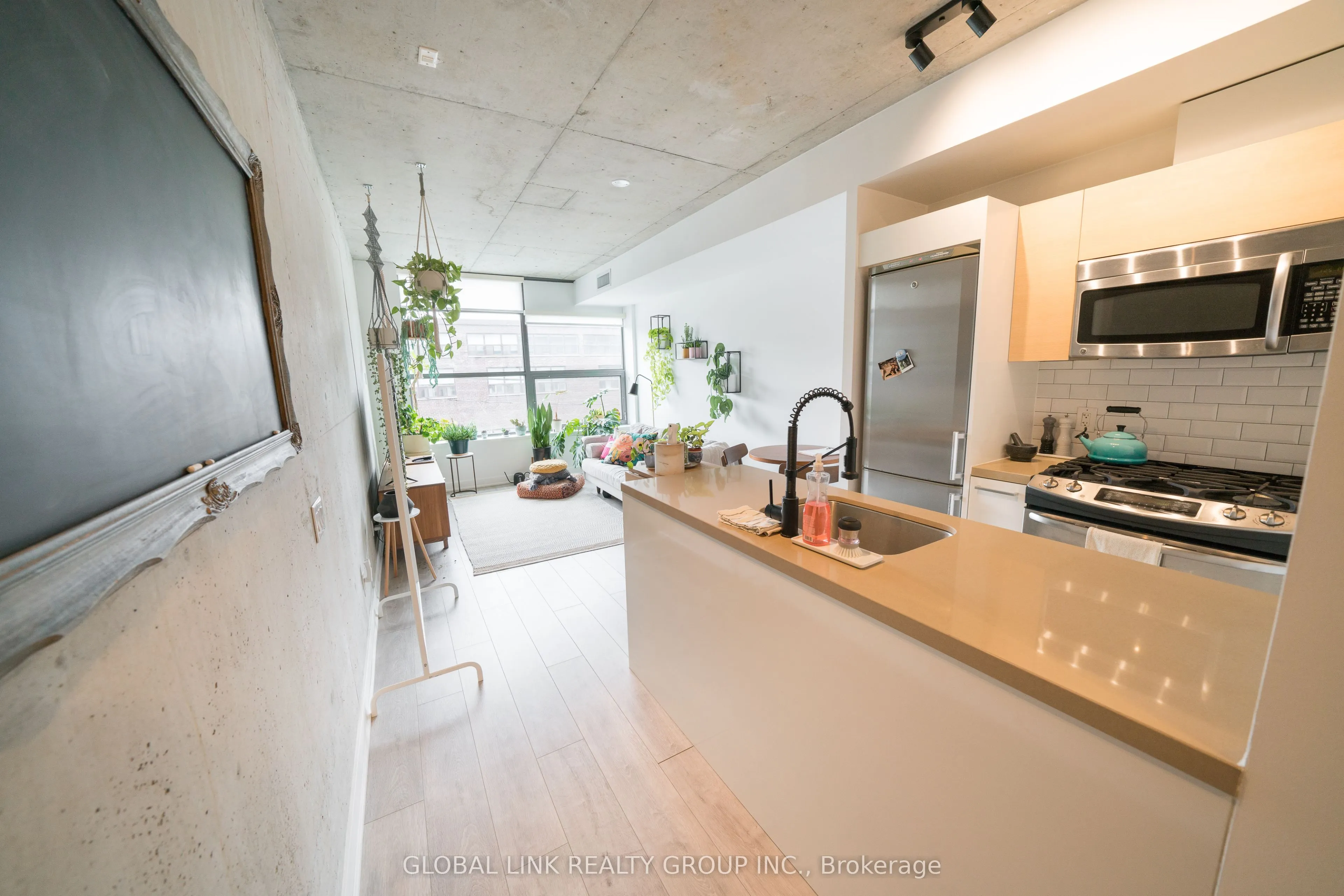 319 Carlaw Avenue, #306