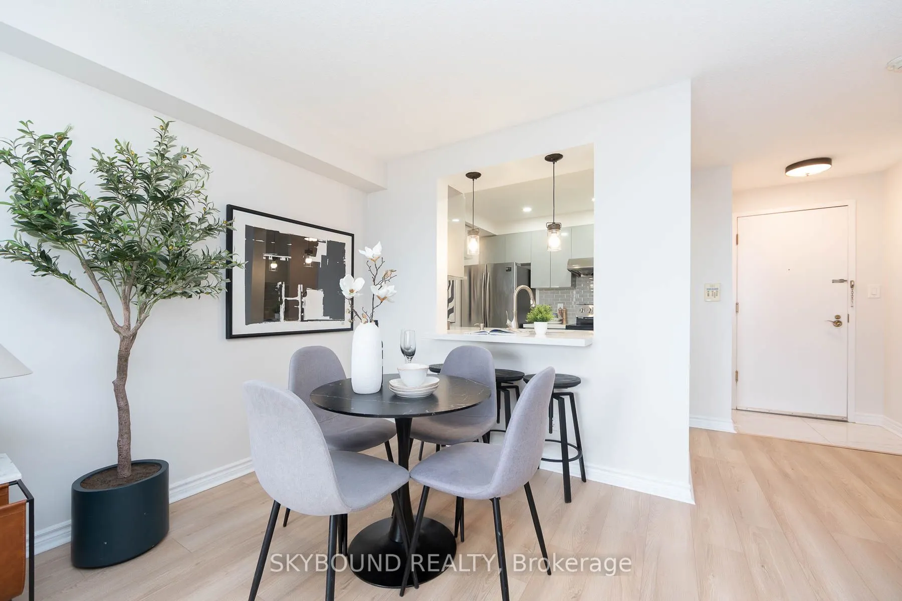 1883 McNicoll Avenue, #611