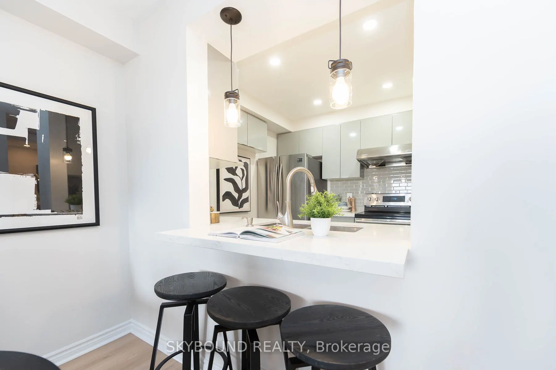 1883 McNicoll Avenue, #611