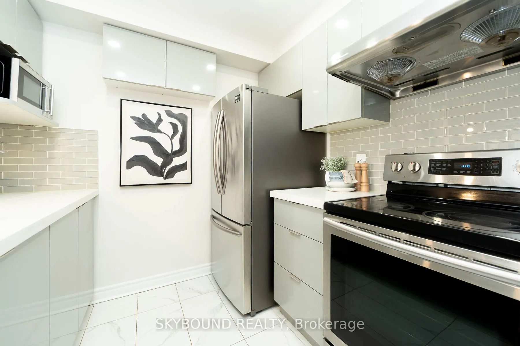 1883 McNicoll Avenue, #611