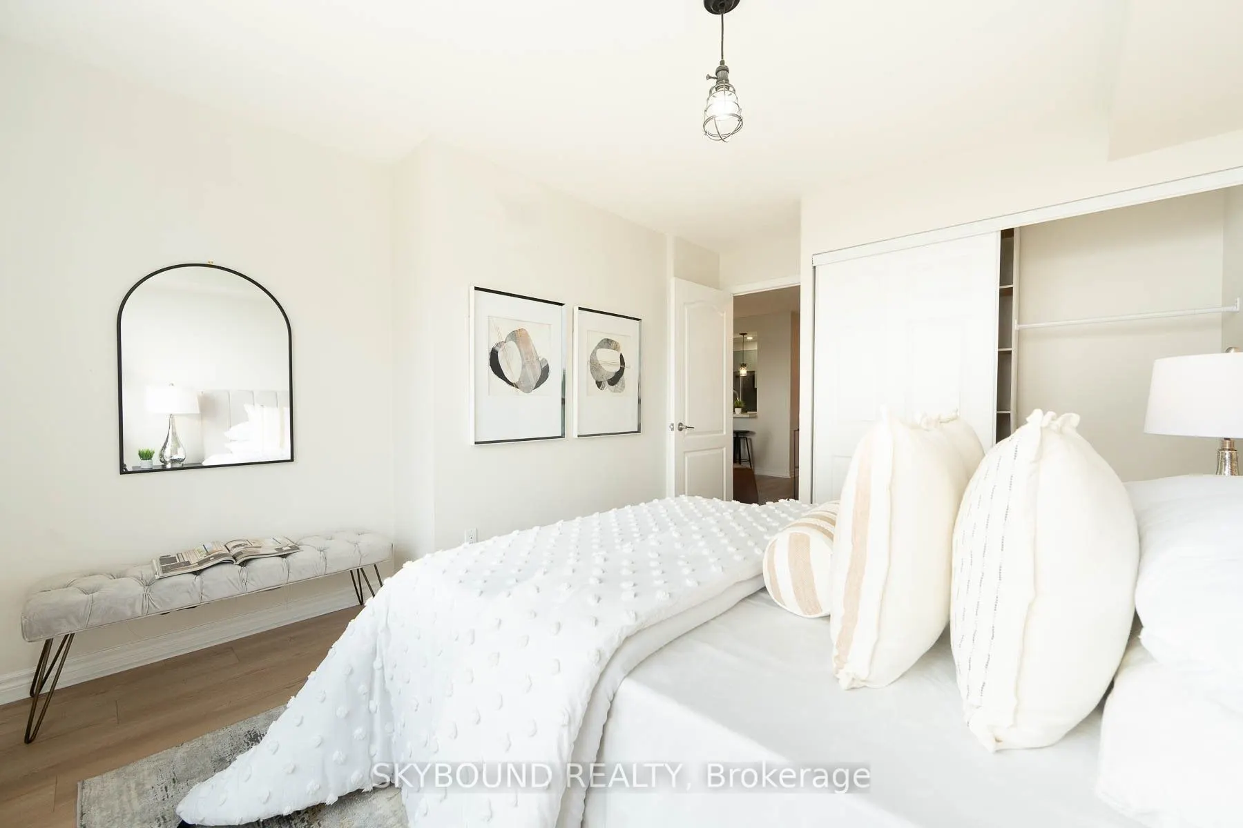 1883 McNicoll Avenue, #611