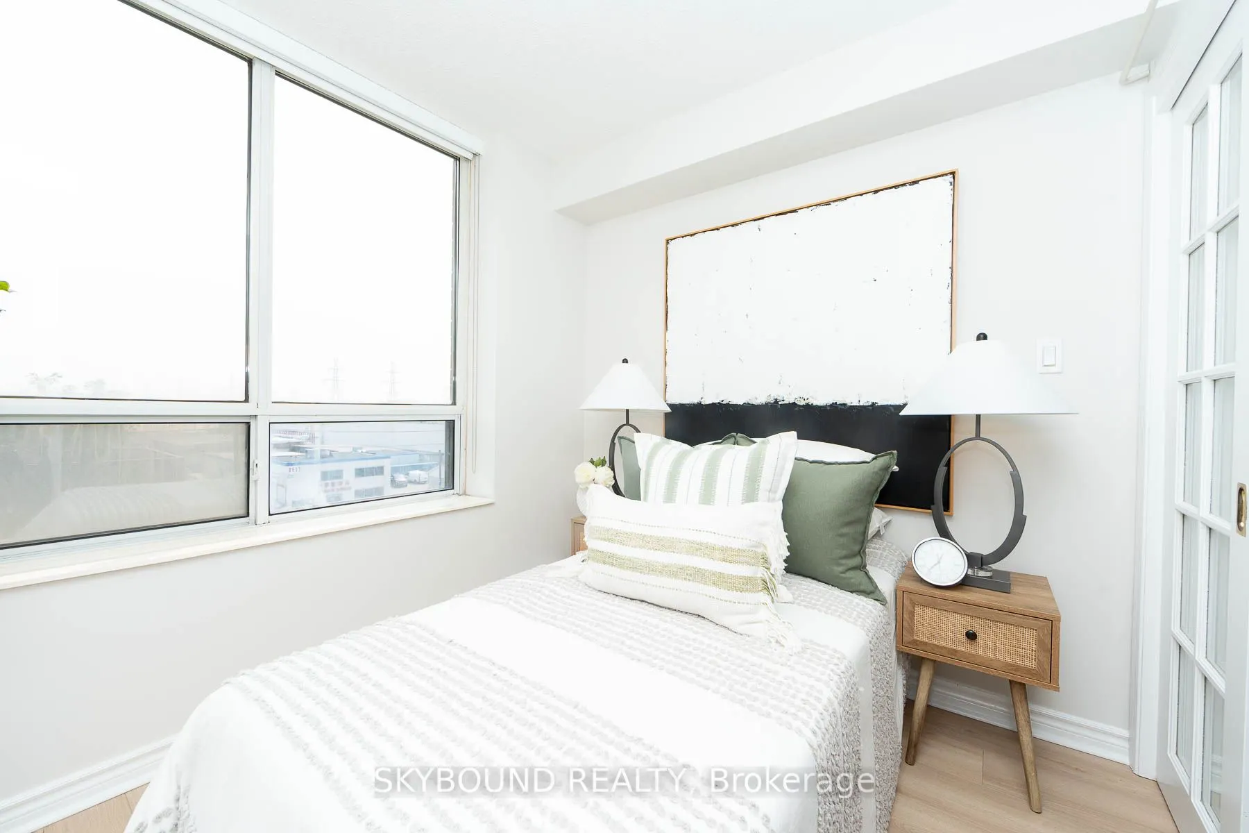 1883 McNicoll Avenue, #611