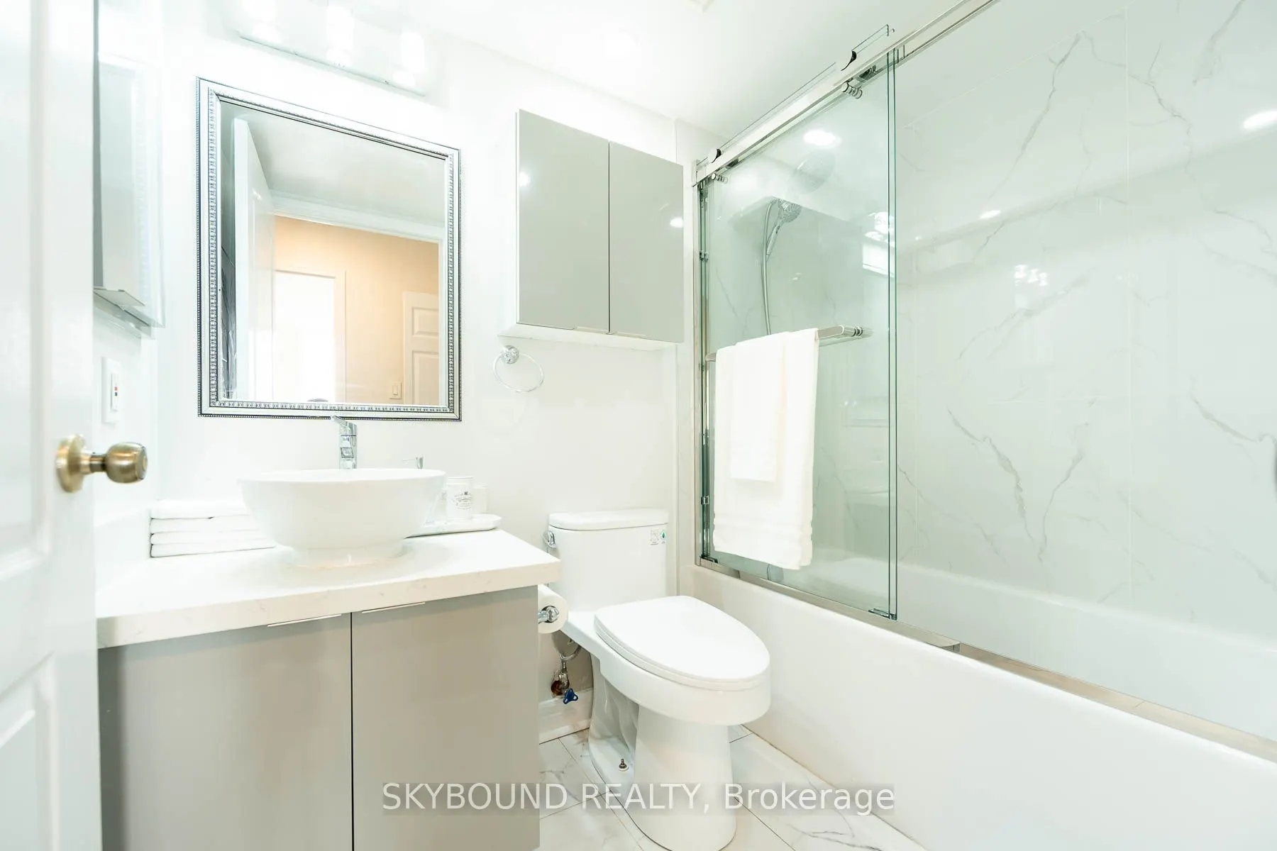 1883 McNicoll Avenue, #611