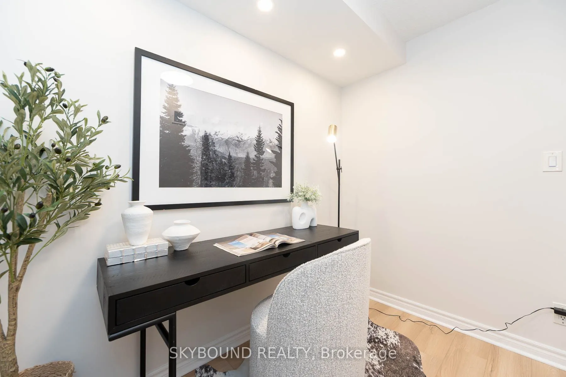 1883 McNicoll Avenue, #611