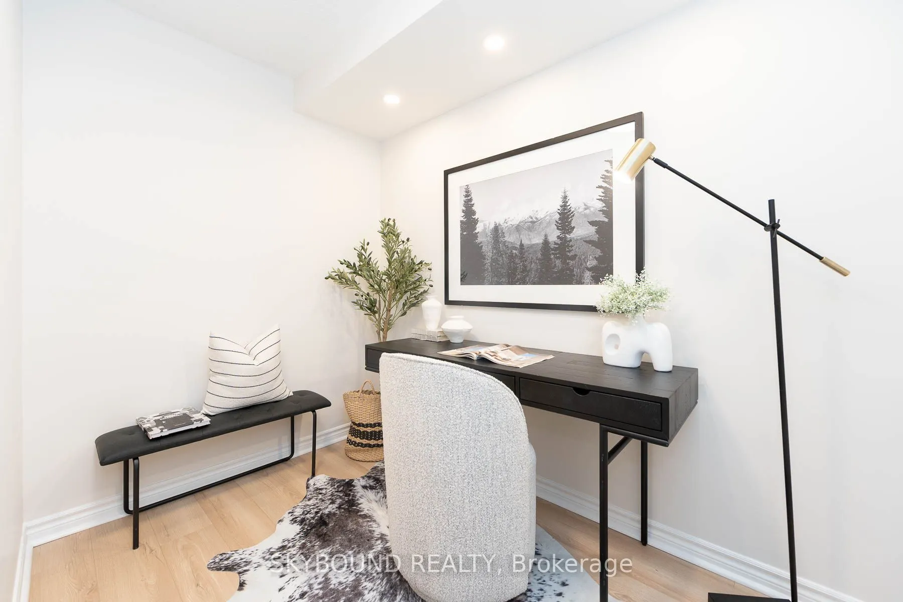 1883 McNicoll Avenue, #611