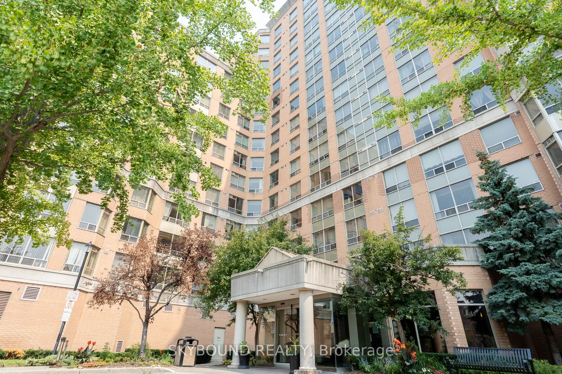 1883 McNicoll Avenue, #611
