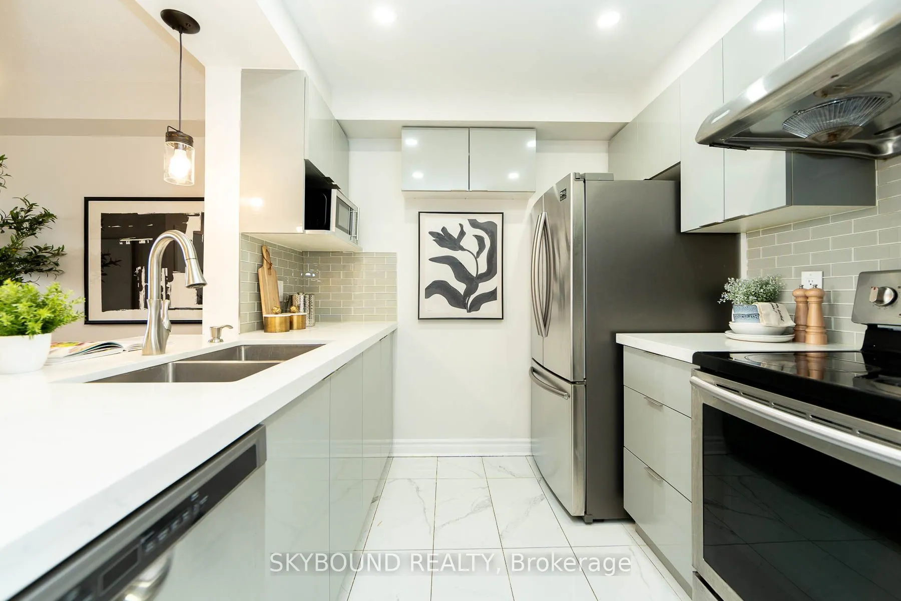 1883 McNicoll Avenue, #611
