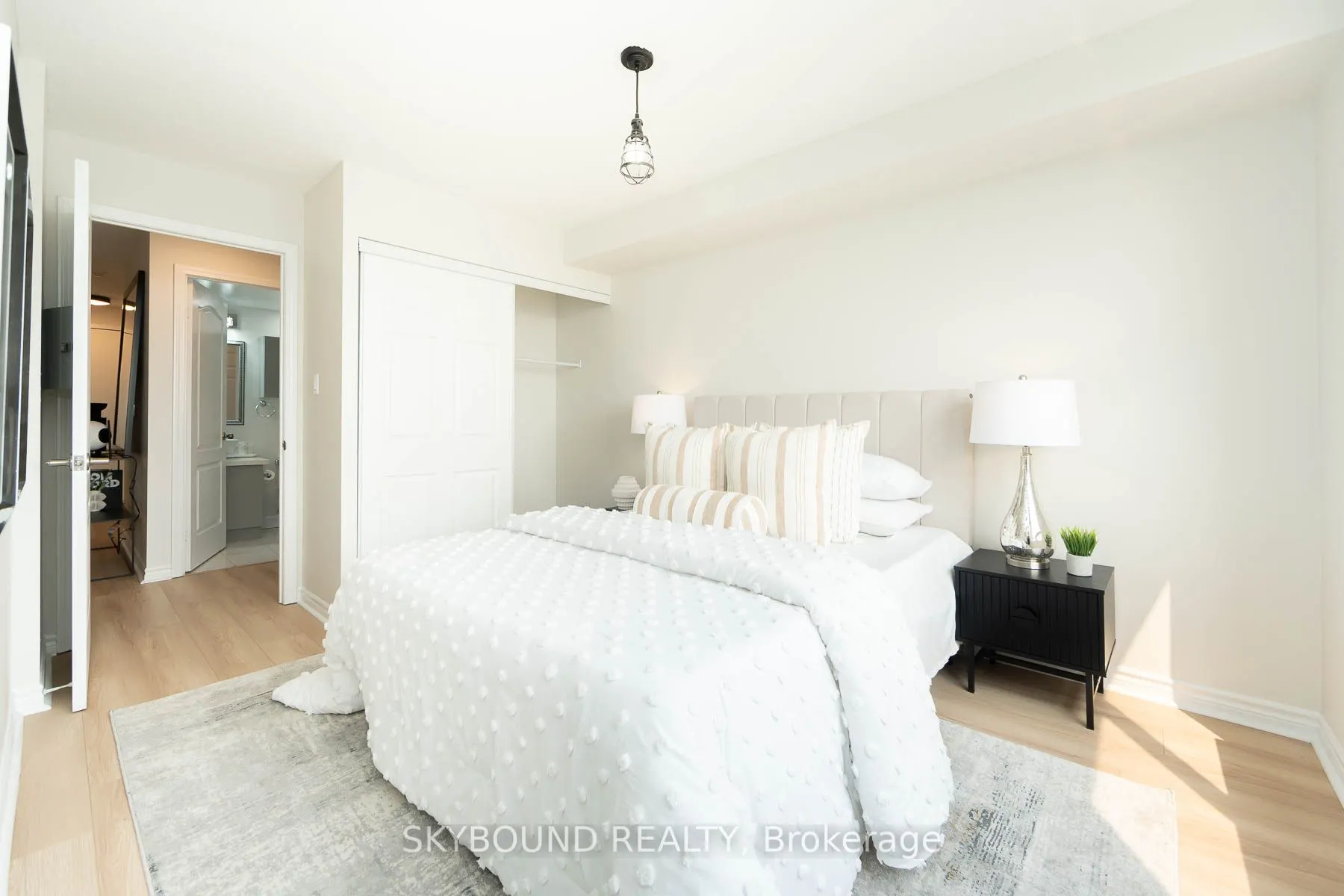 1883 McNicoll Avenue, #611