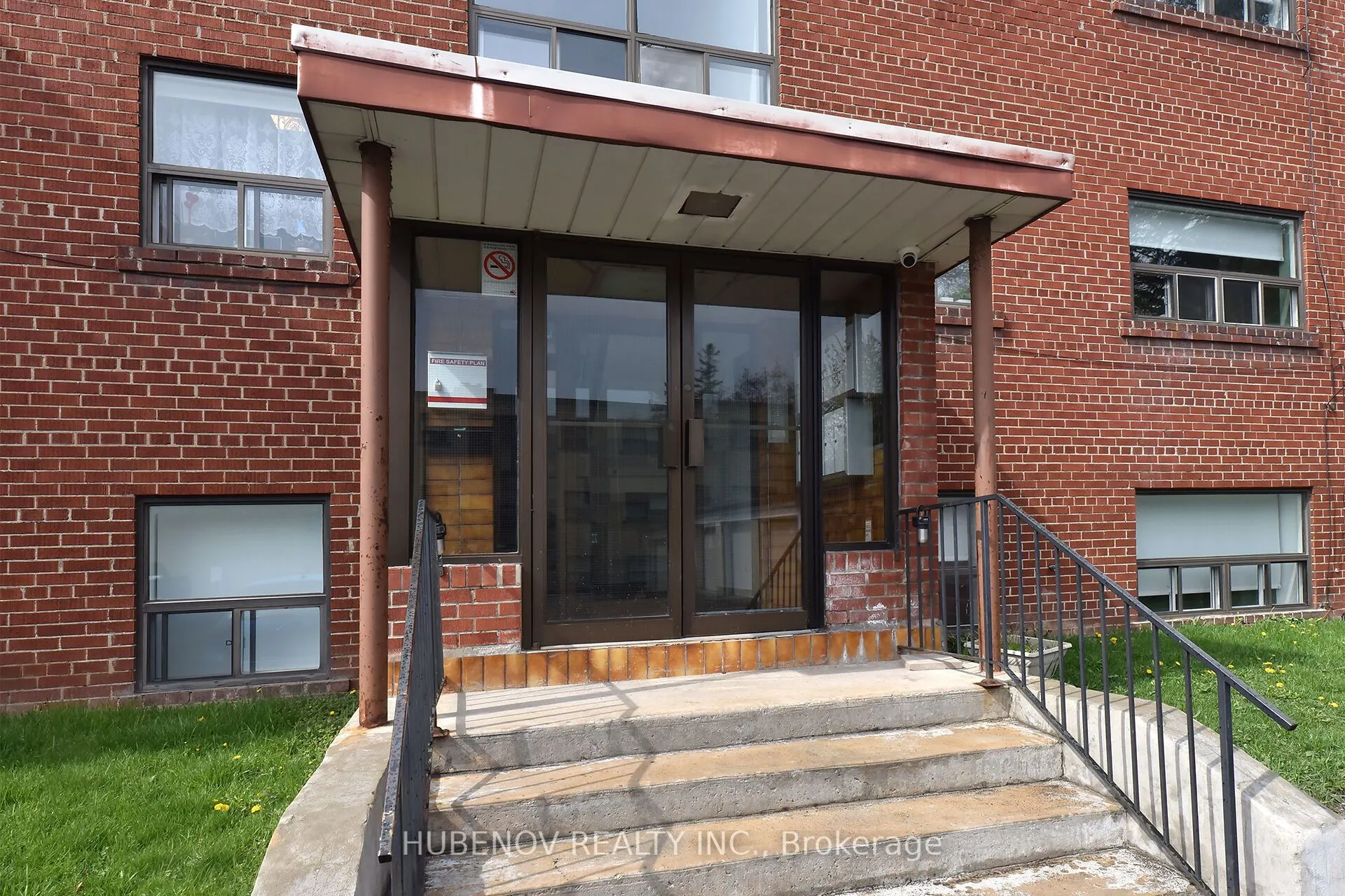 1051 Victoria Pk Avenue