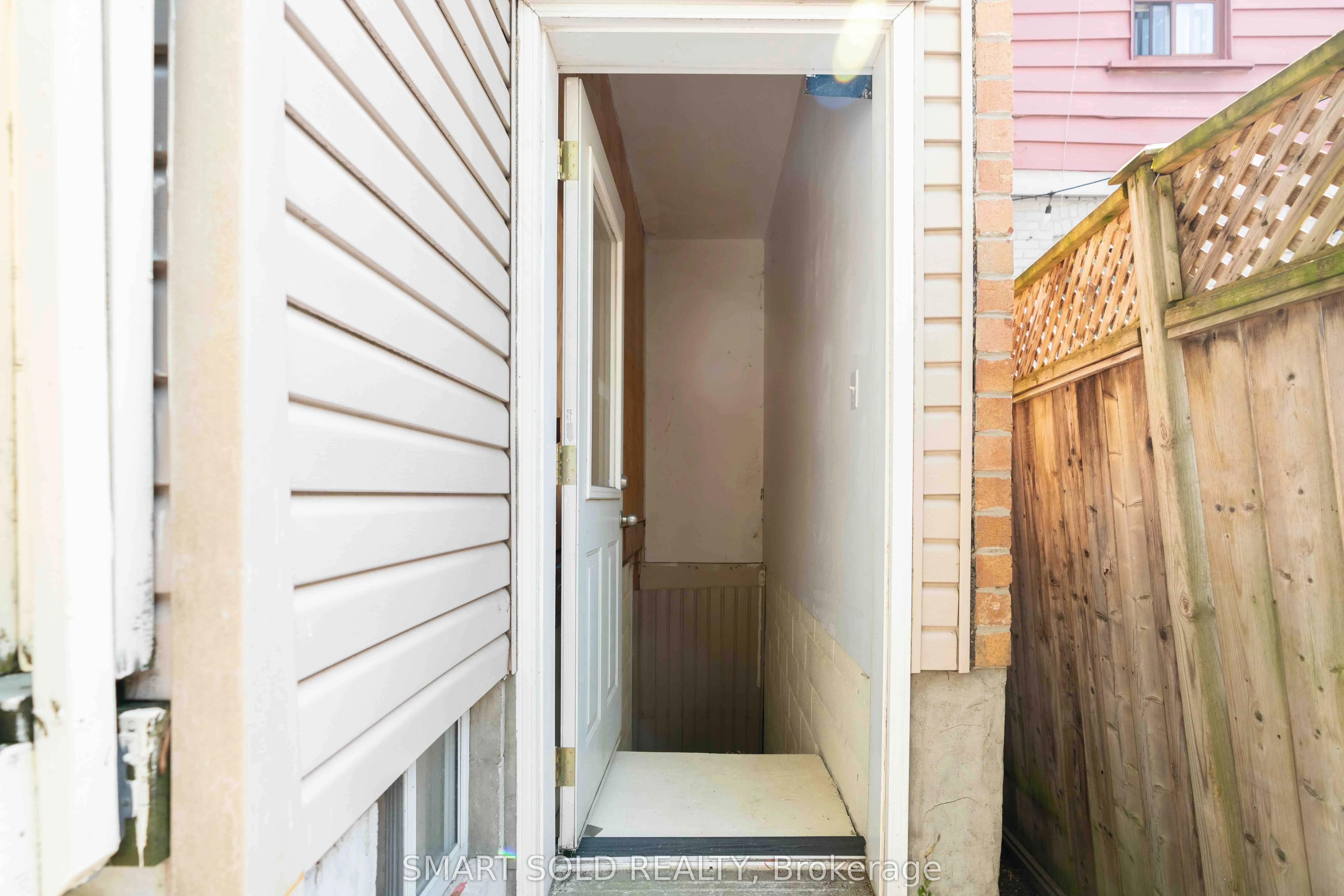 8 Hanson Street