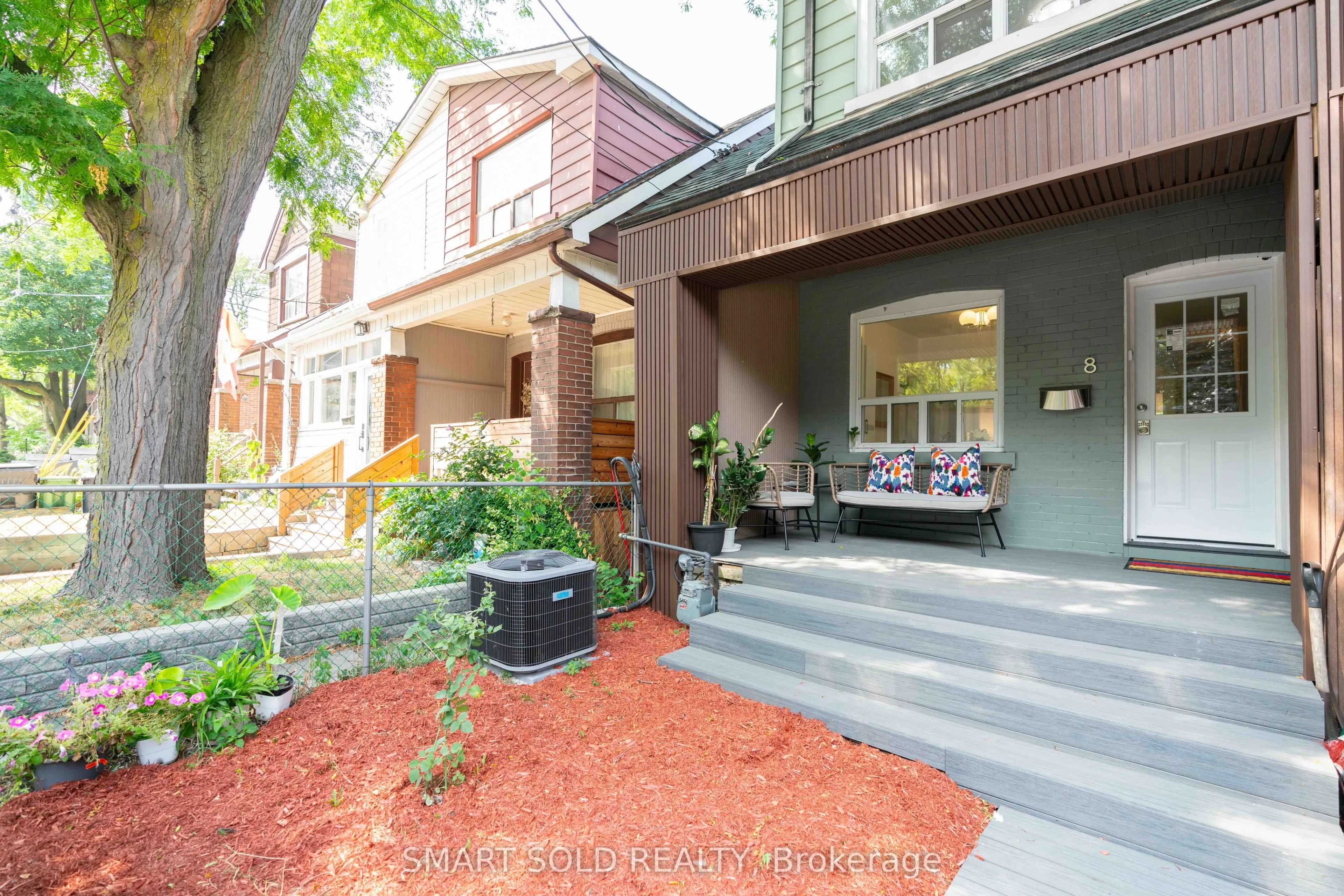 8 Hanson Street