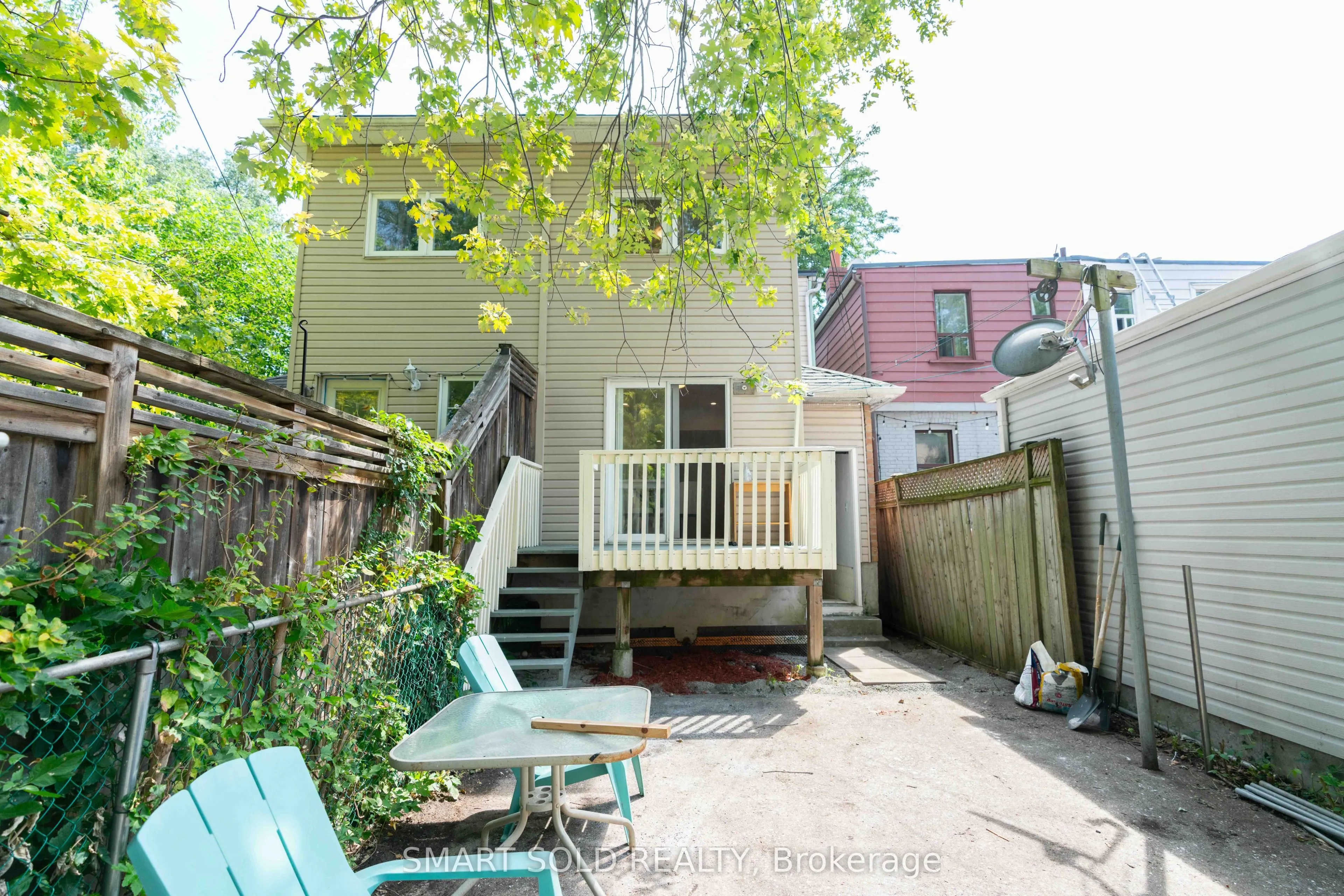 8 Hanson Street