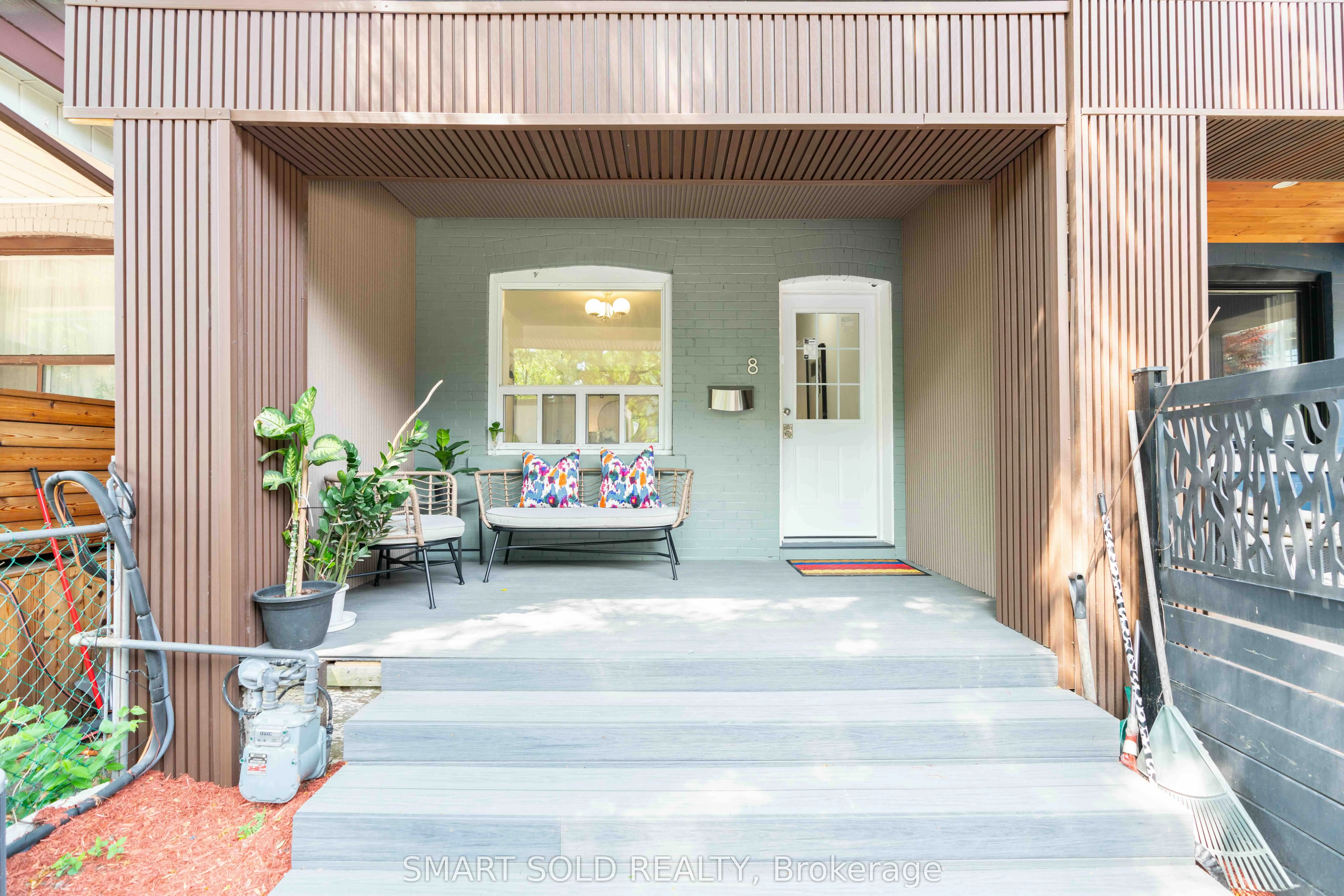 8 Hanson Street