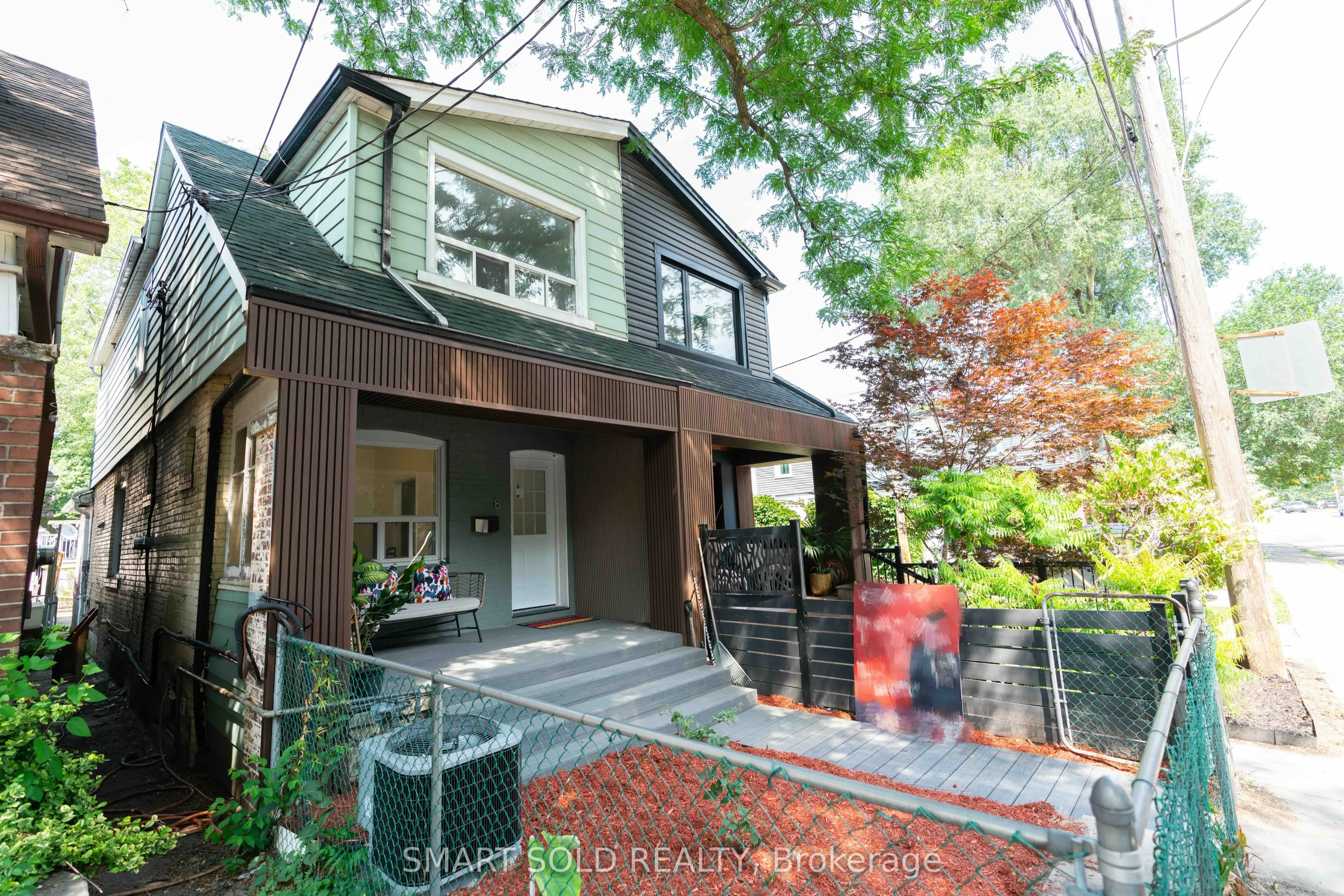 8 Hanson Street