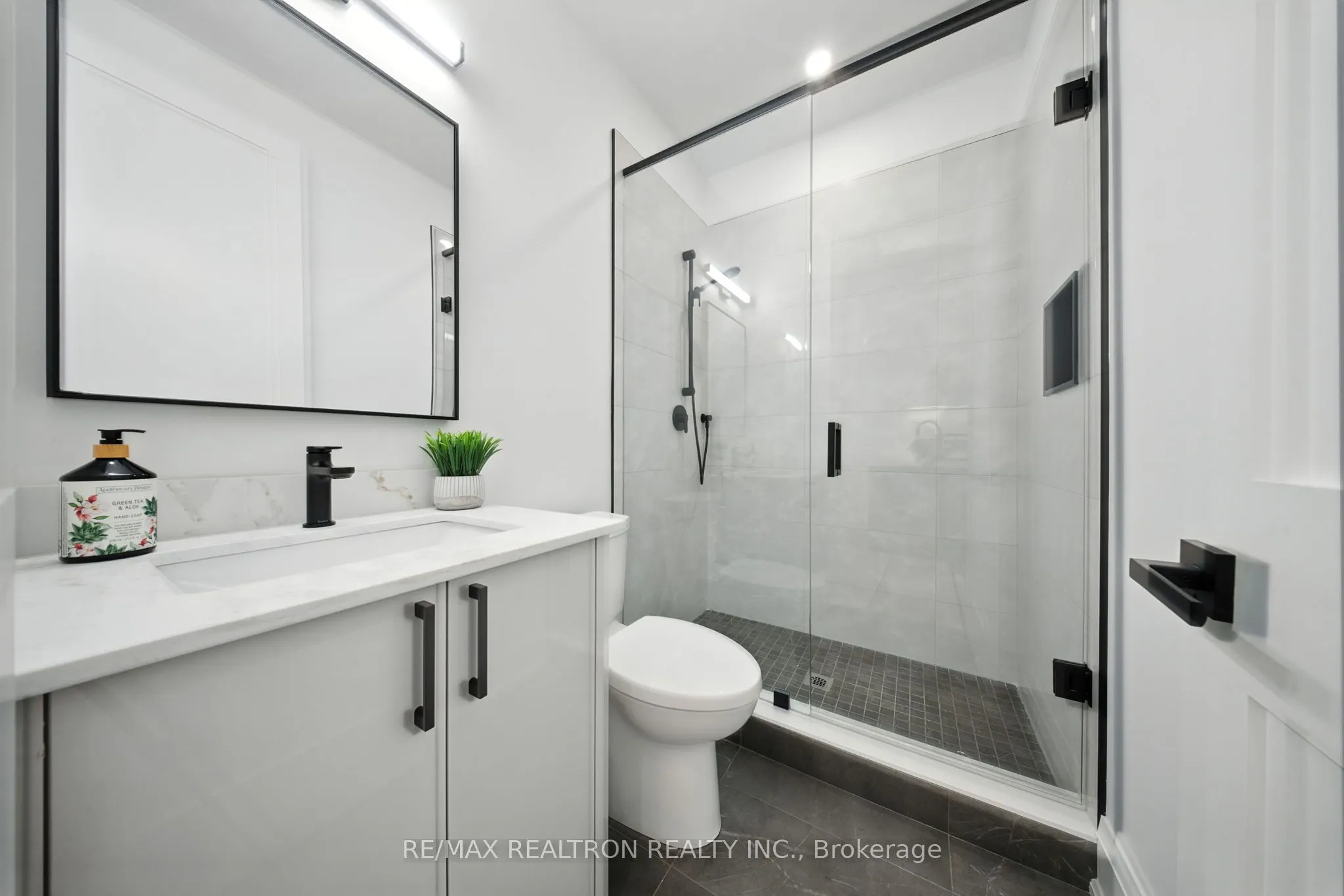 7B Bracebridge Avenue