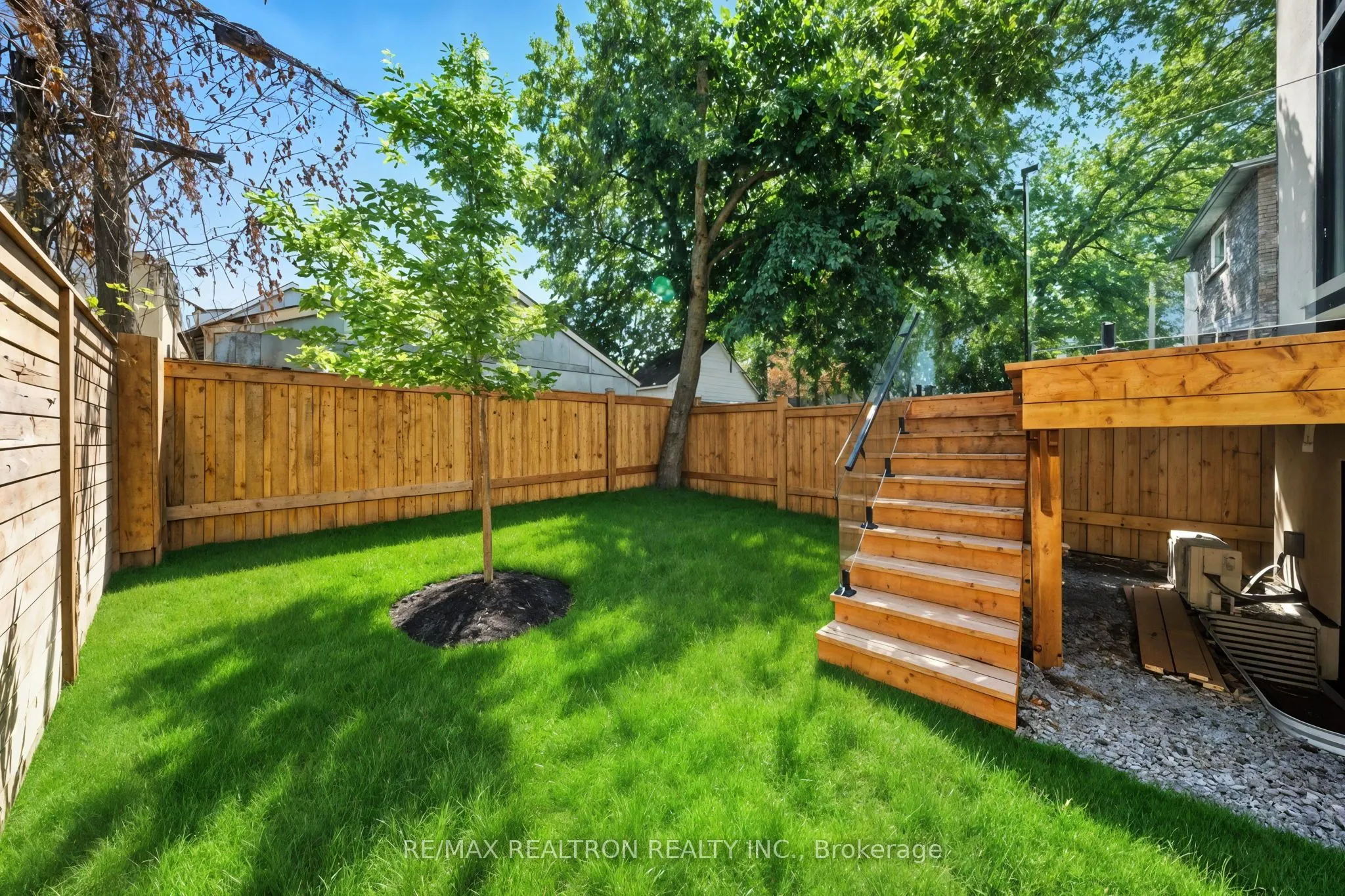 7B Bracebridge Avenue