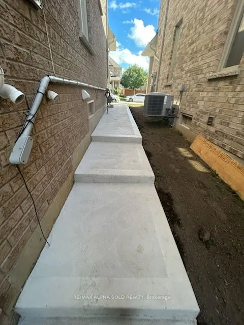 35 Stockell Crescent, #bsmt
