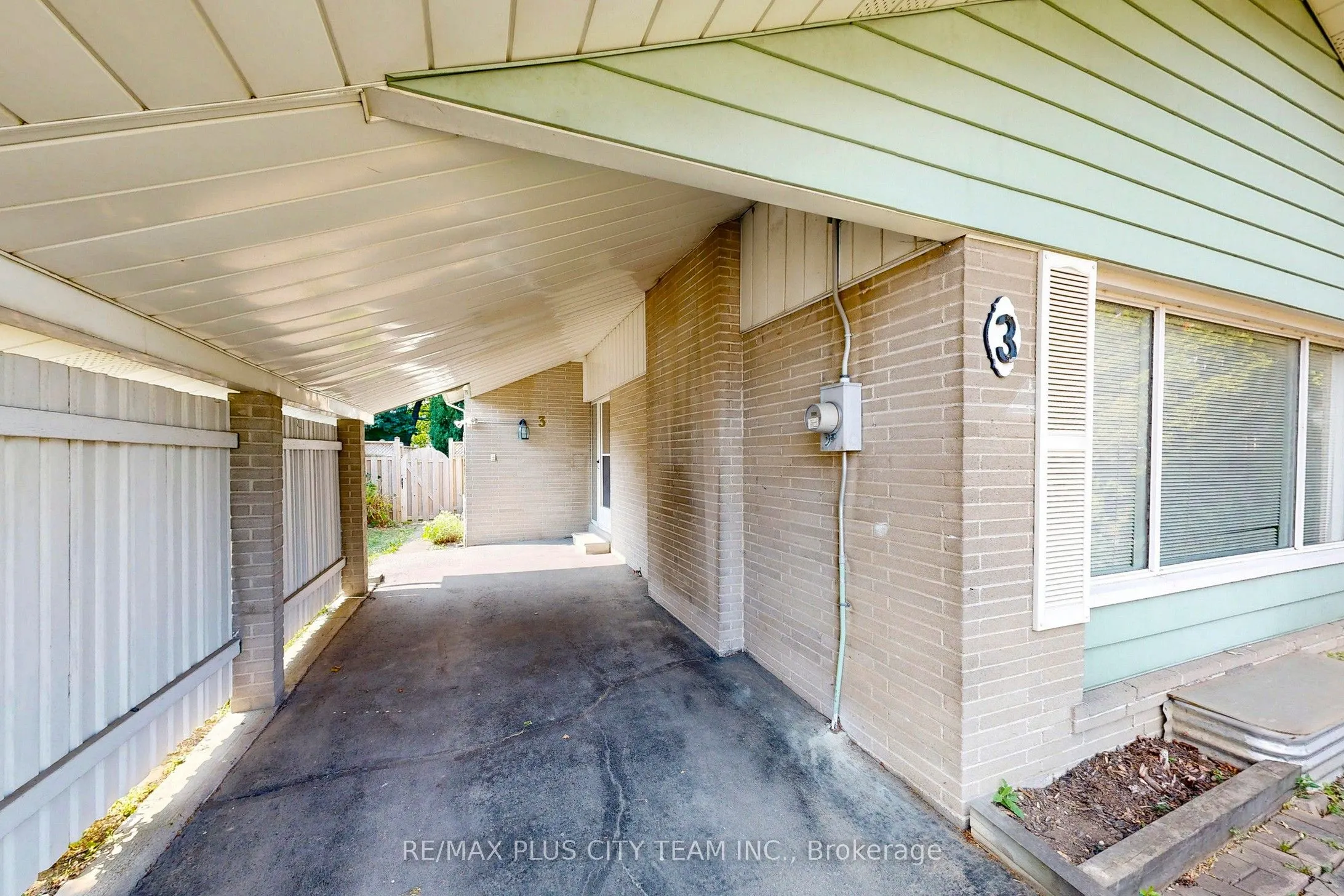 3 Penetang Crescent