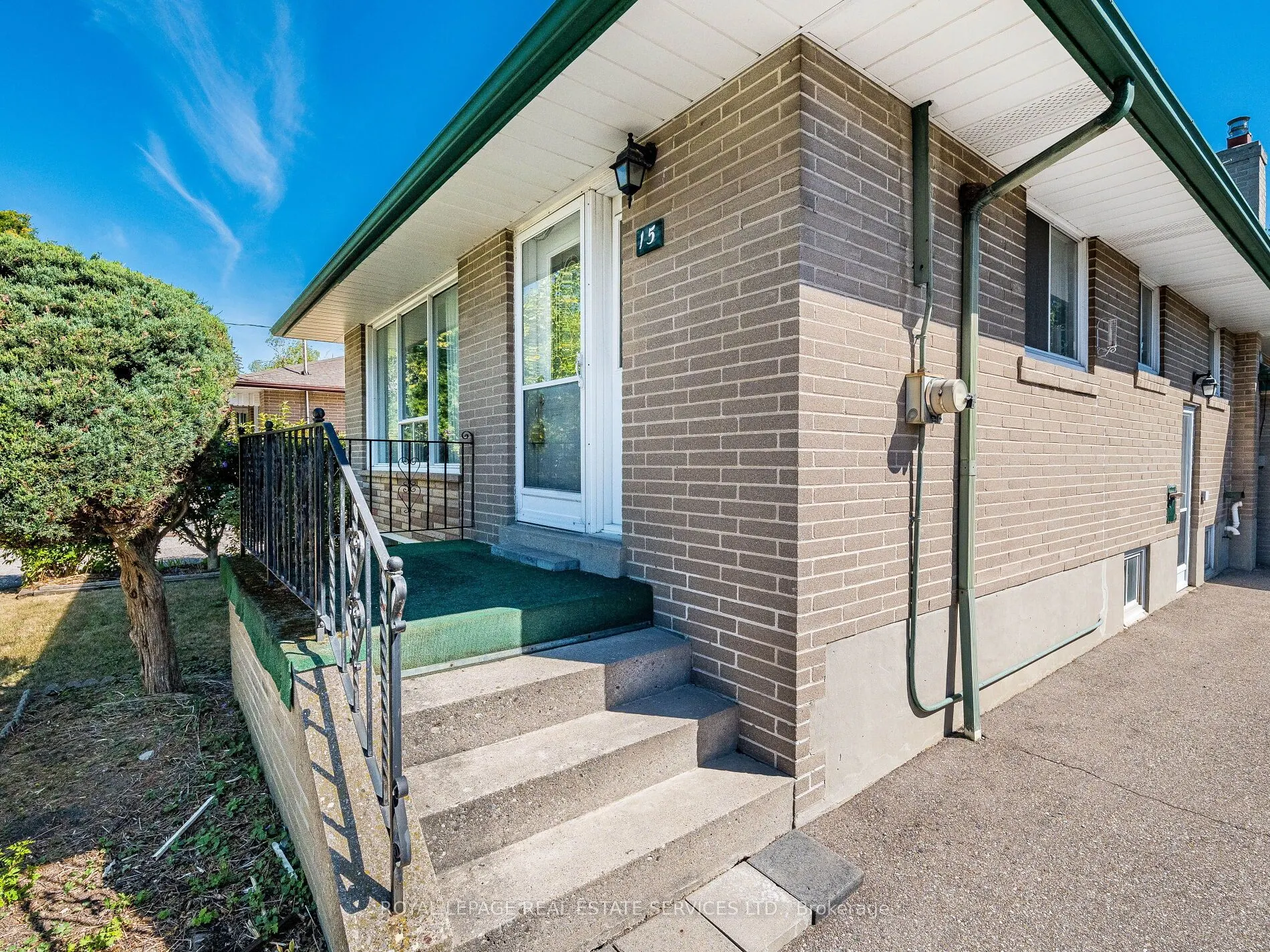 15 Hughey Crescent