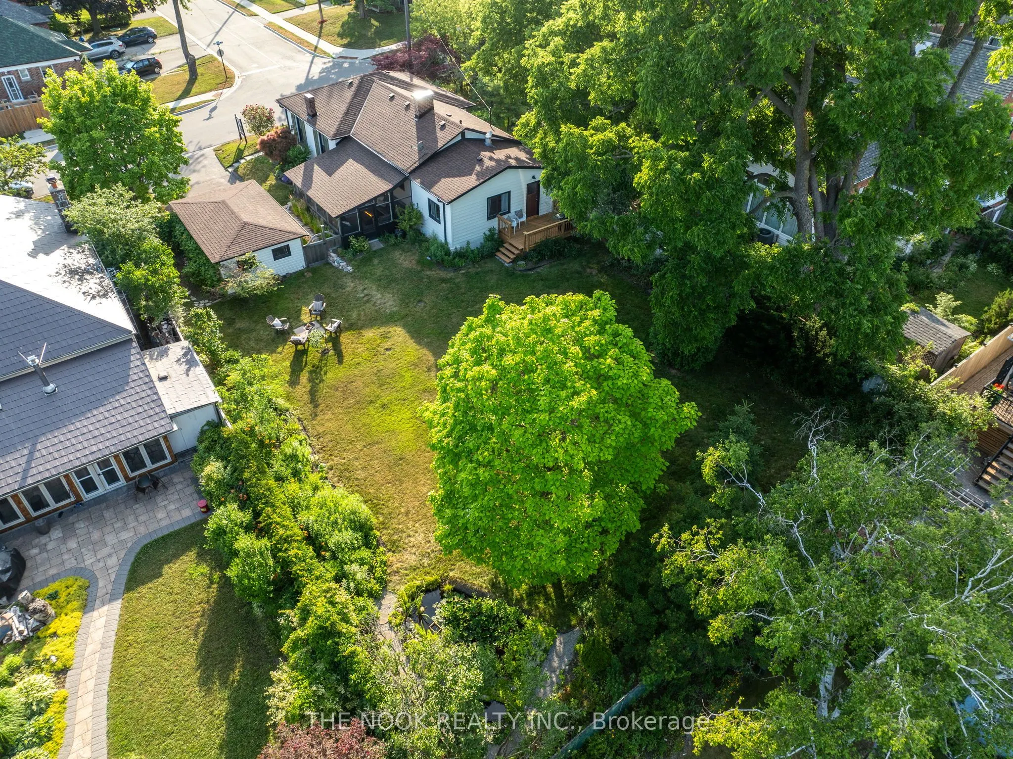 1009 Centre Street S