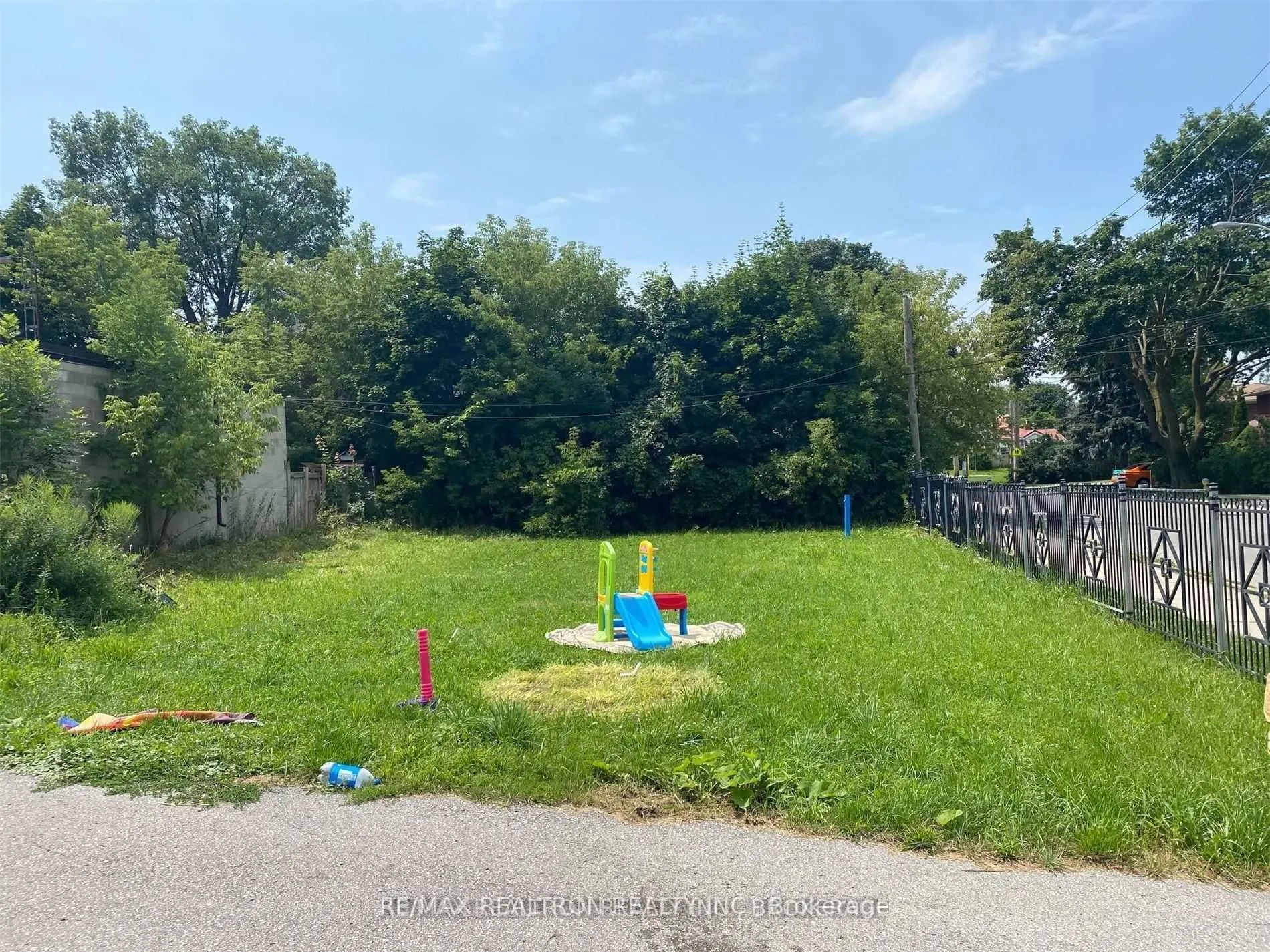240 Markham Road, #Main