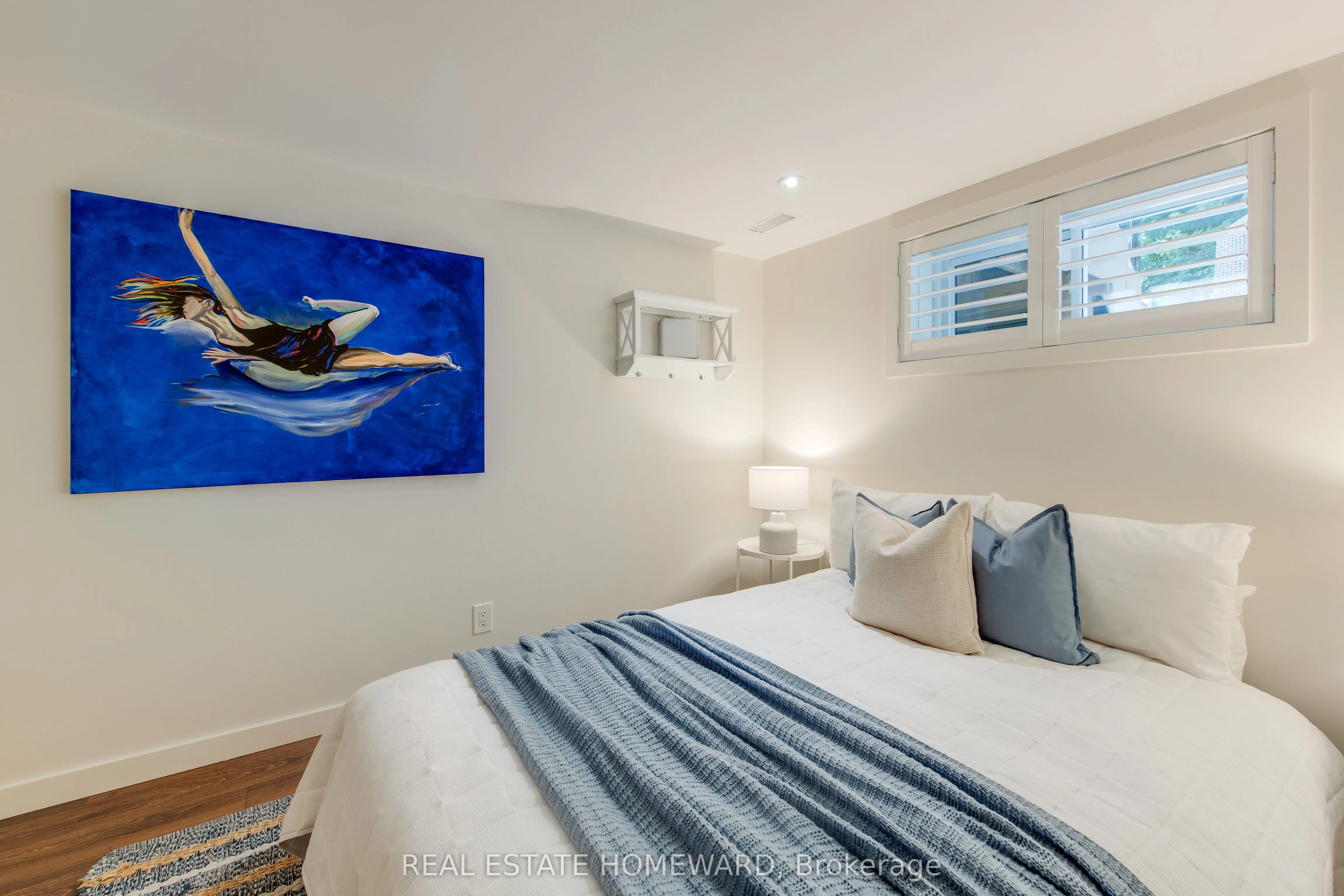 52 Harewood Avenue