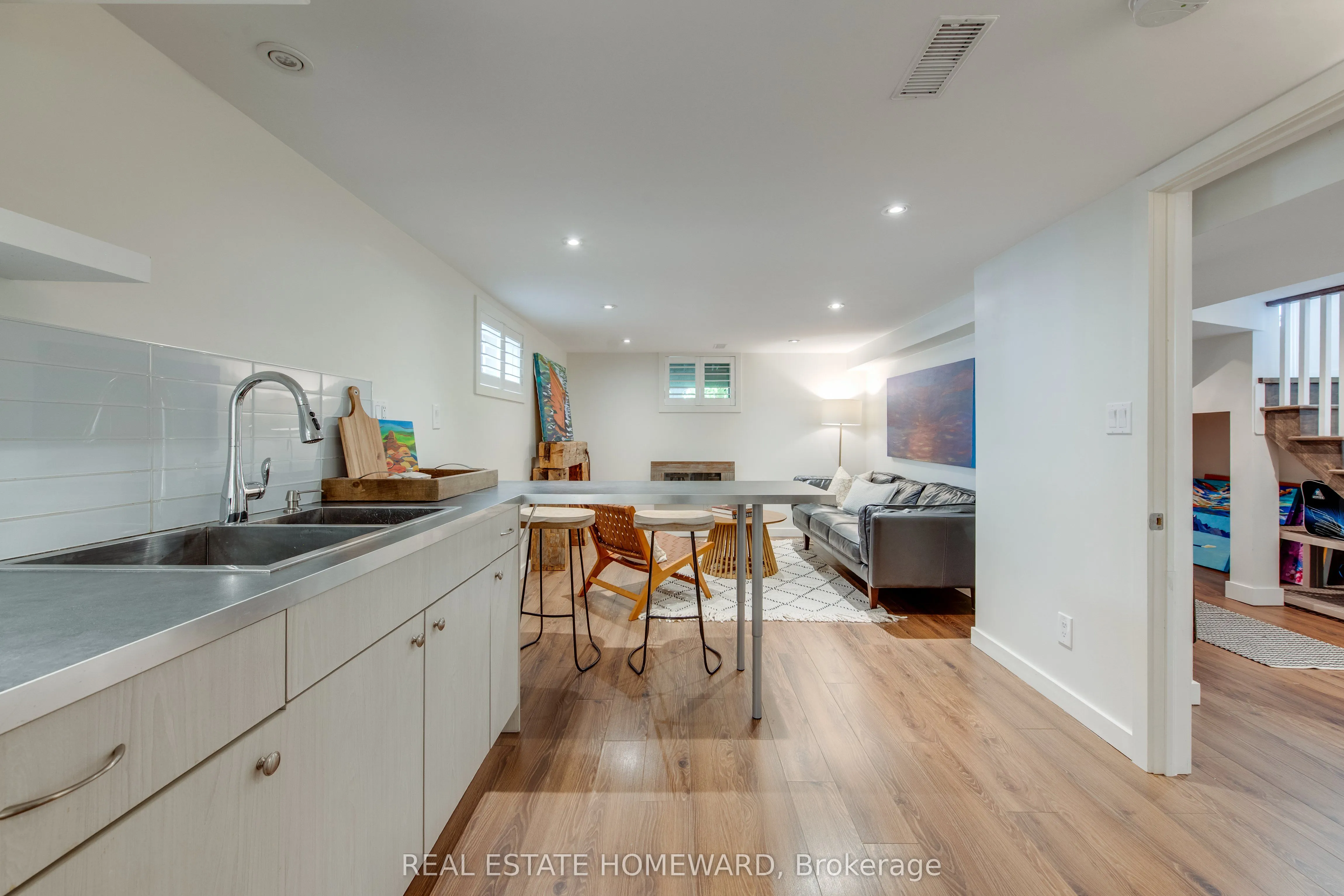 52 Harewood Avenue