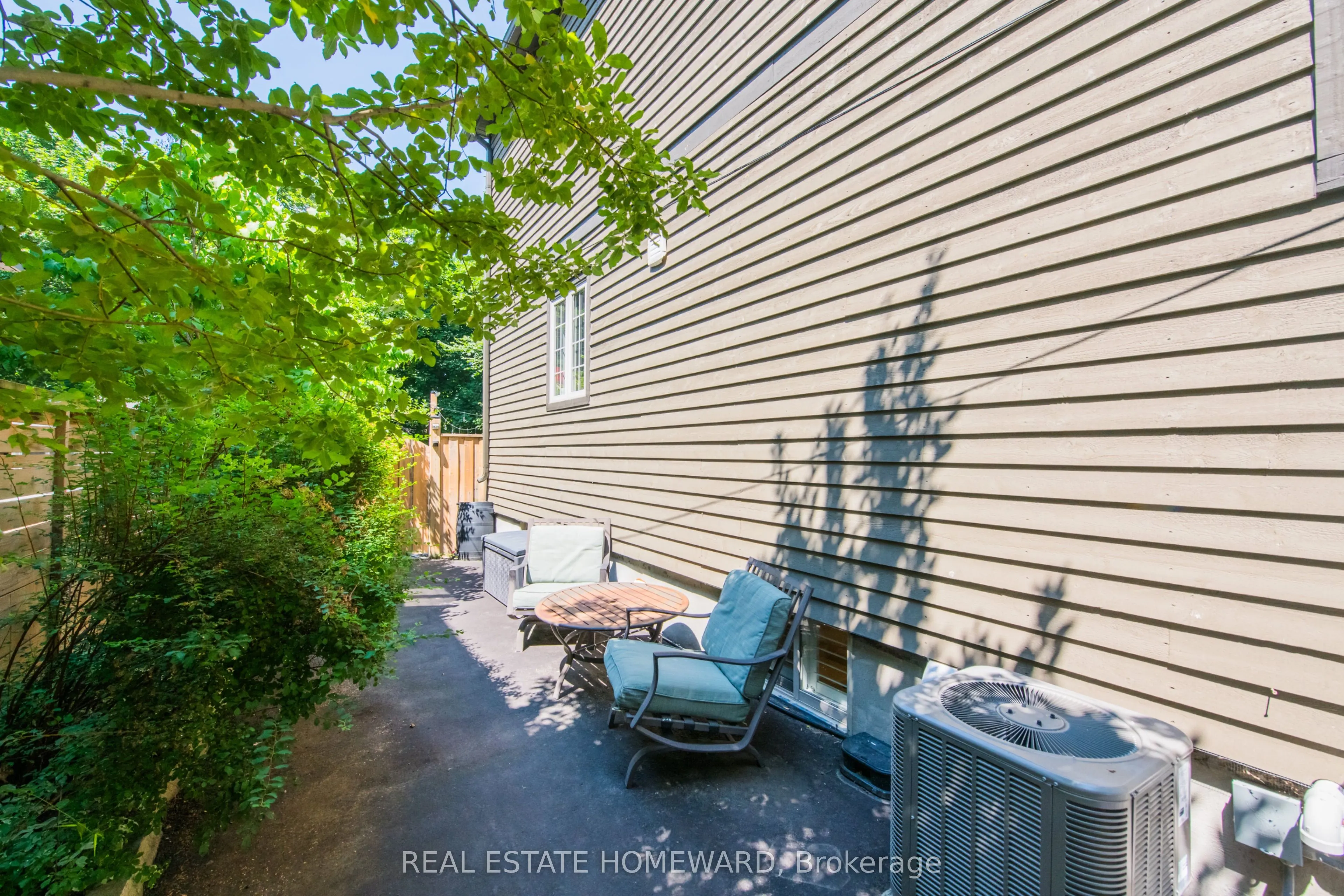 52 Harewood Avenue