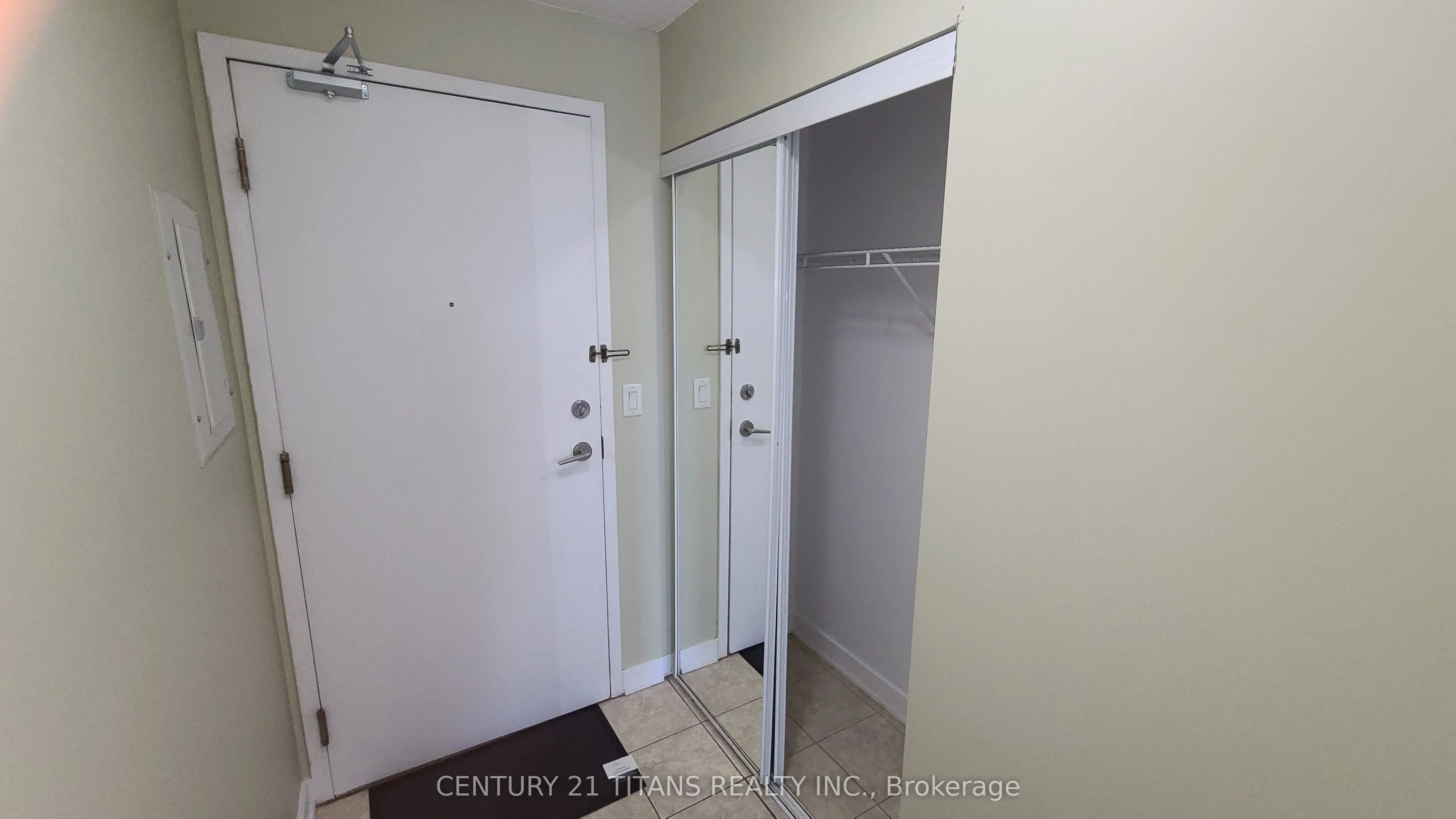36 Lee Centre Drive E, #2015