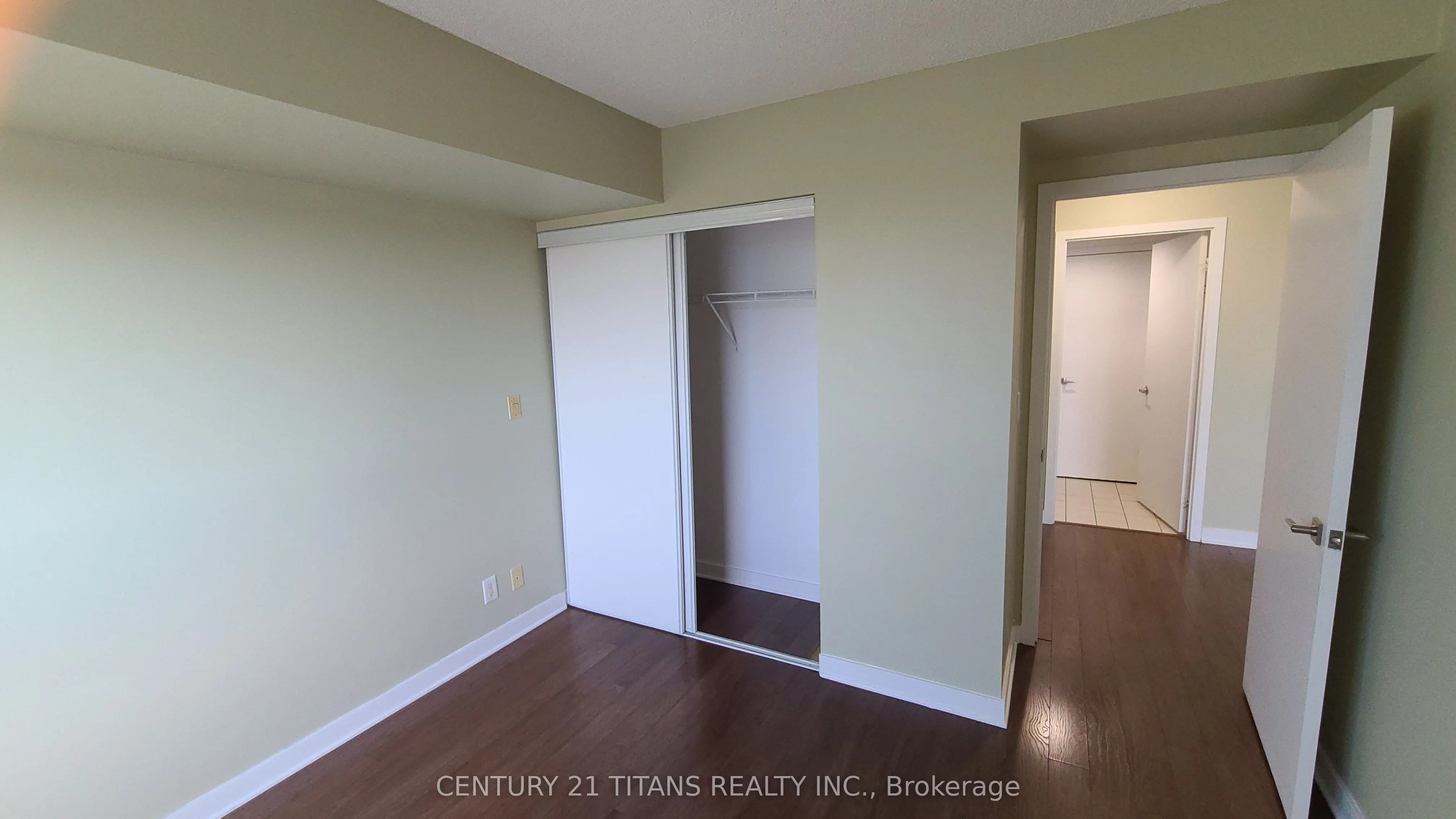 36 Lee Centre Drive E, #2015
