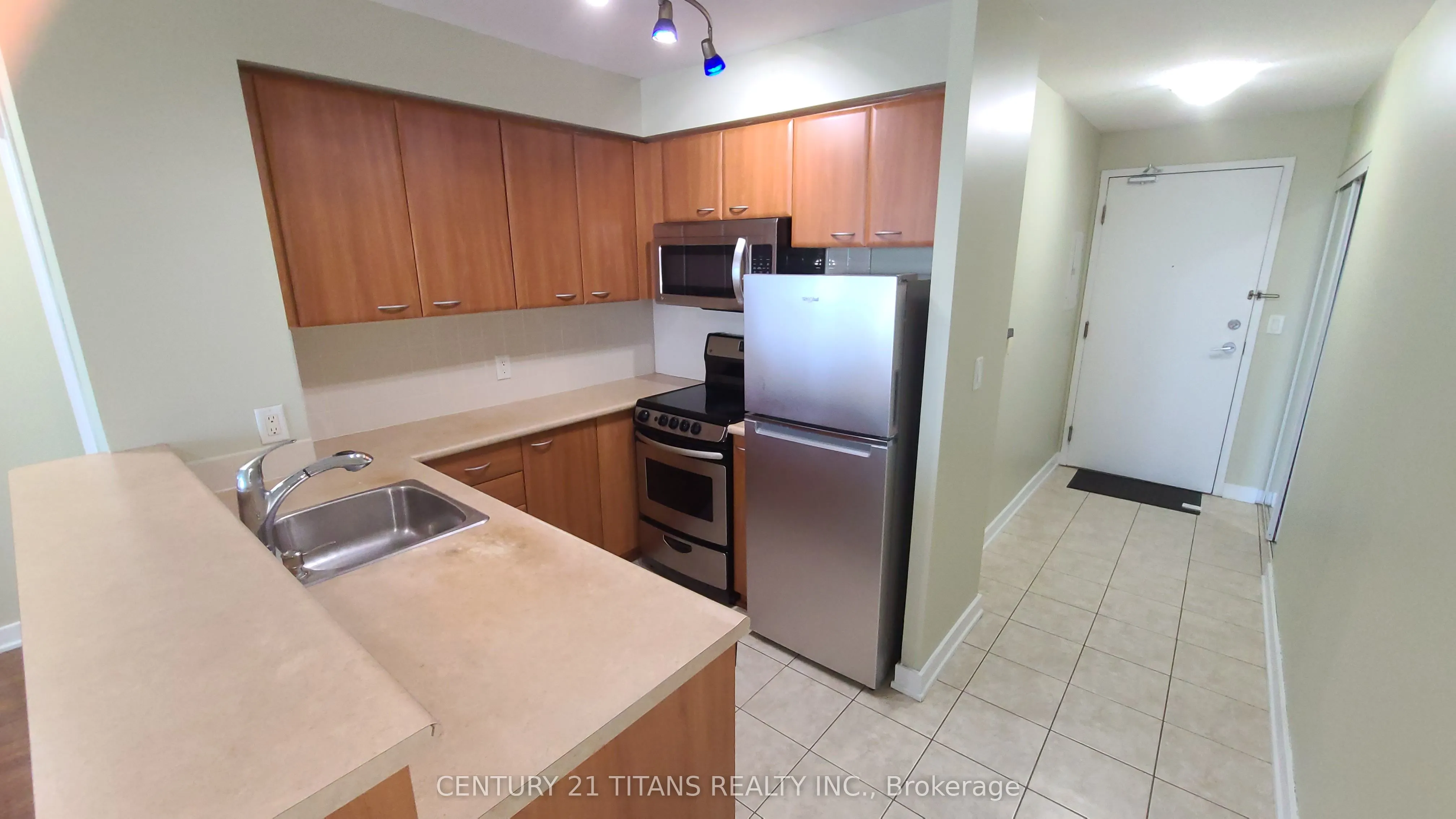 36 Lee Centre Drive E, #2015