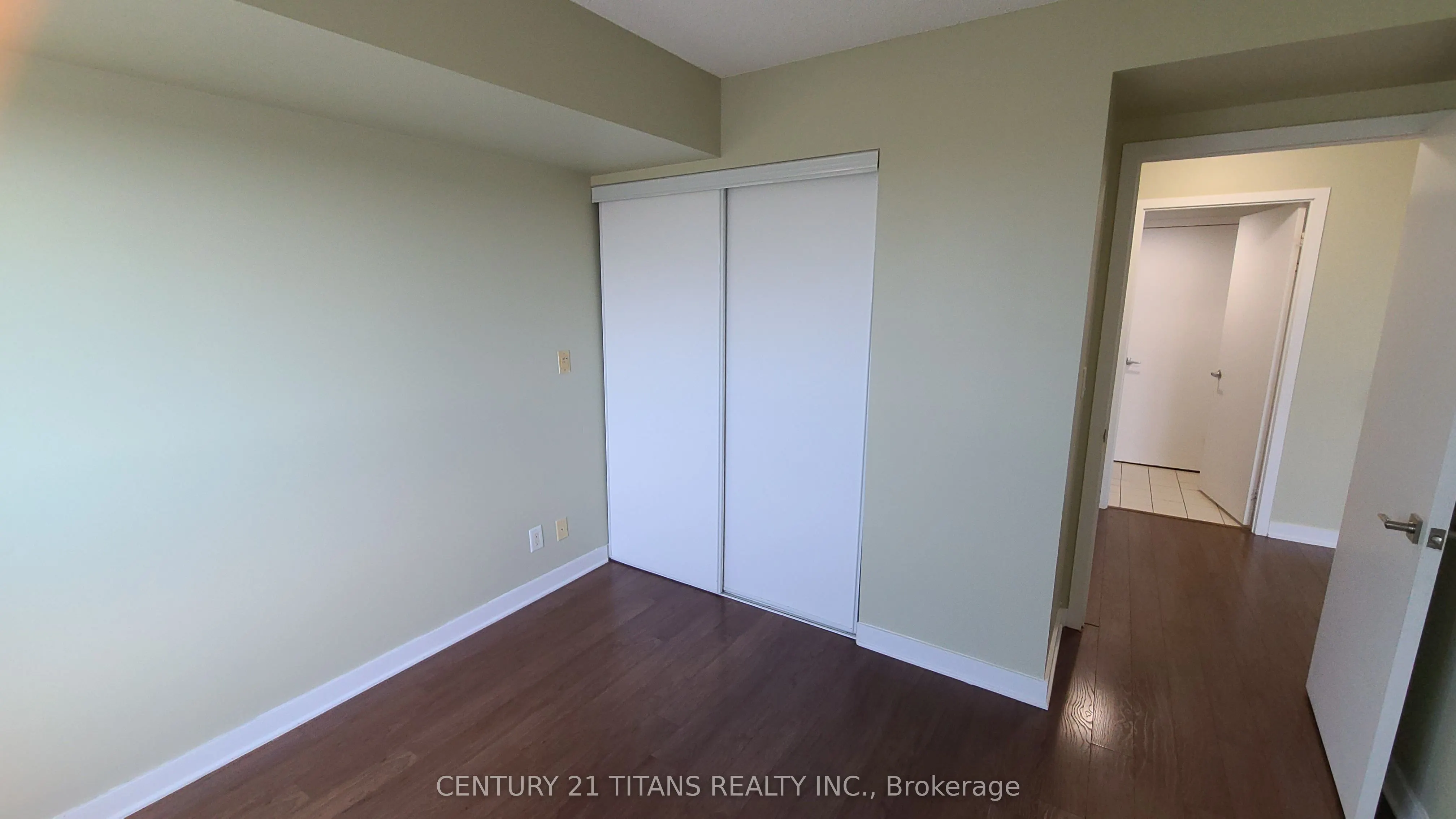 36 Lee Centre Drive E, #2015