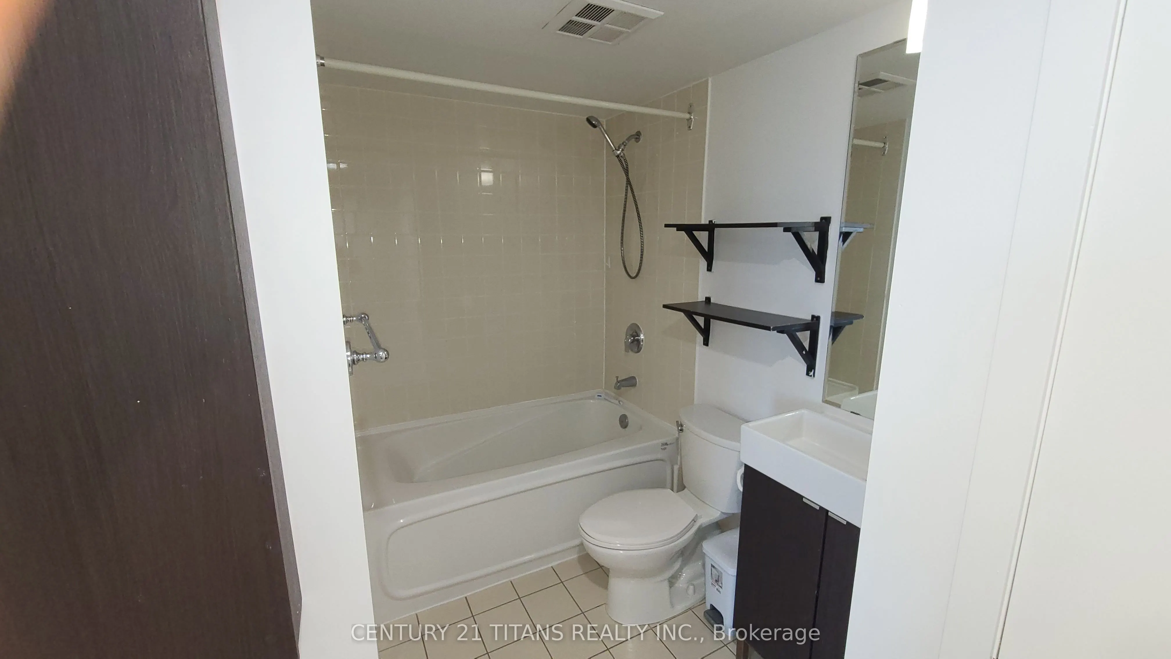 36 Lee Centre Drive E, #2015