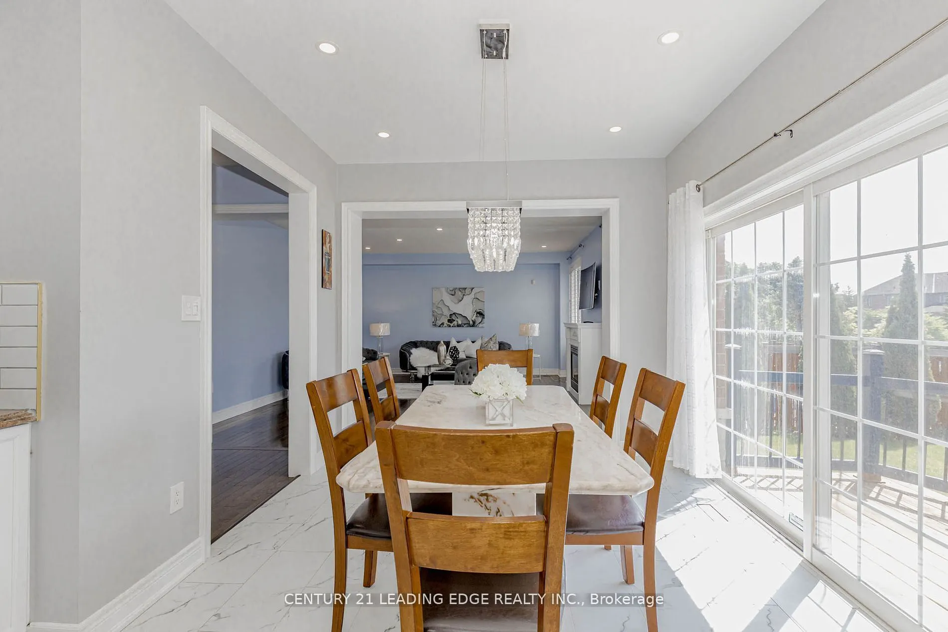 15 Alden Square