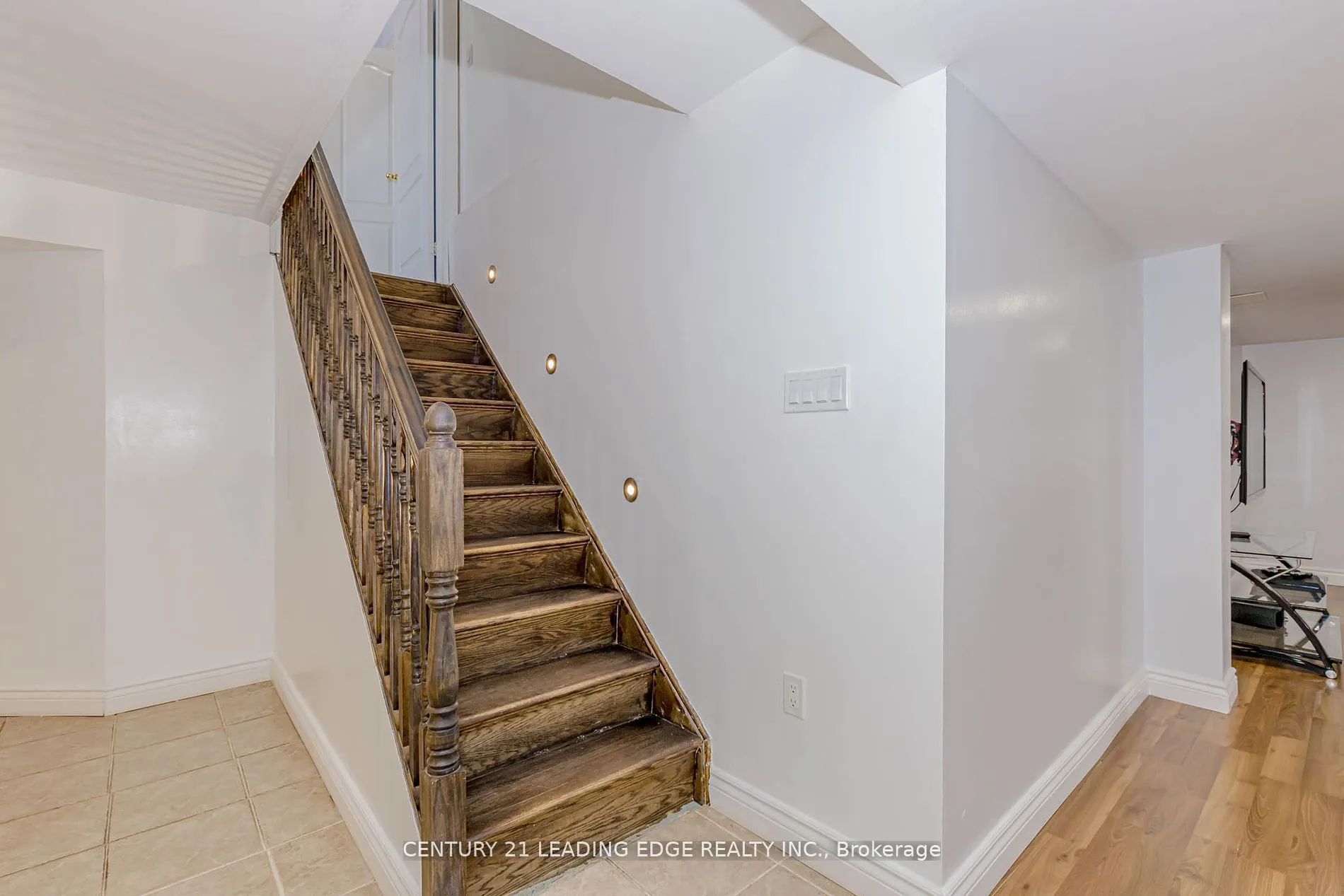 15 Alden Square
