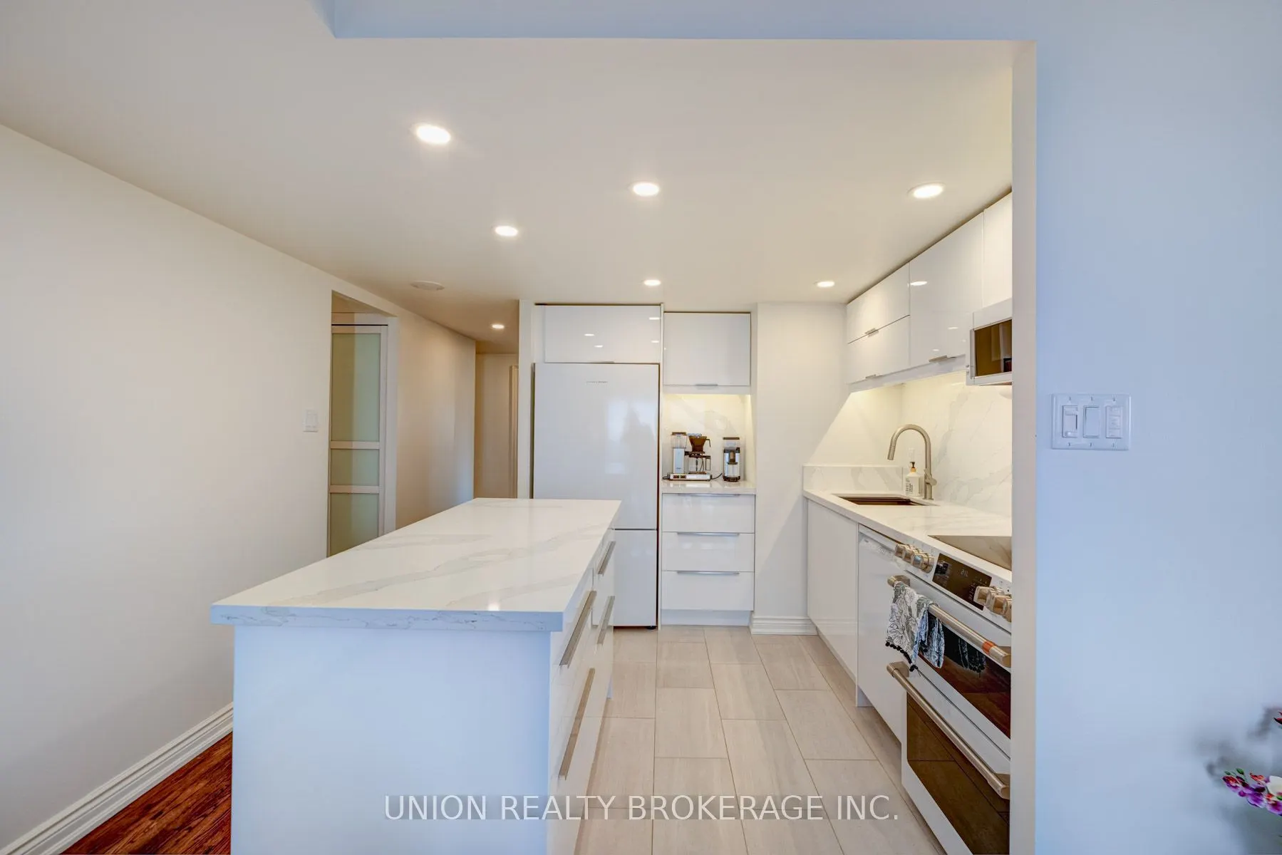 1093 Kingston Road, #1204