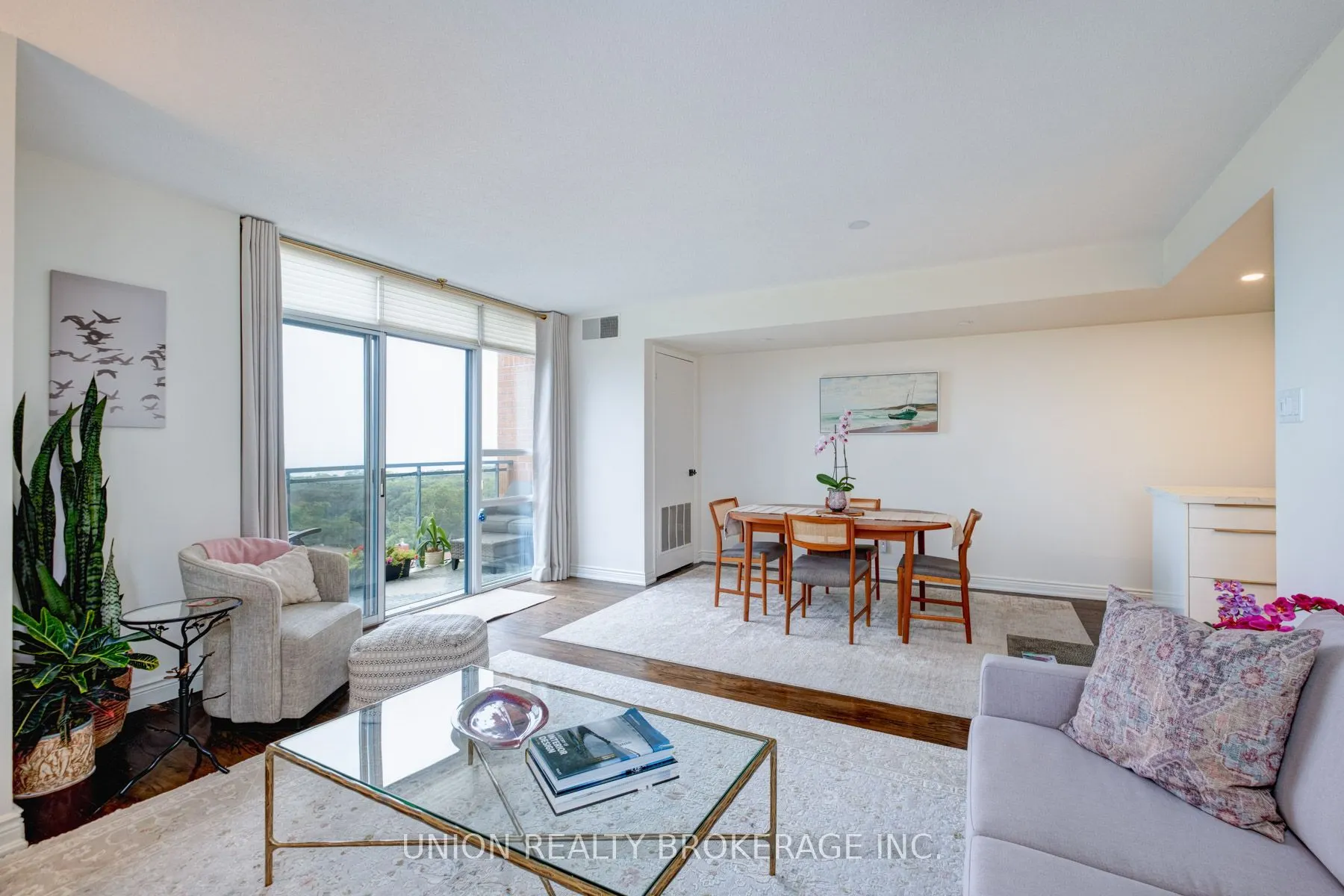 1093 Kingston Road, #1204