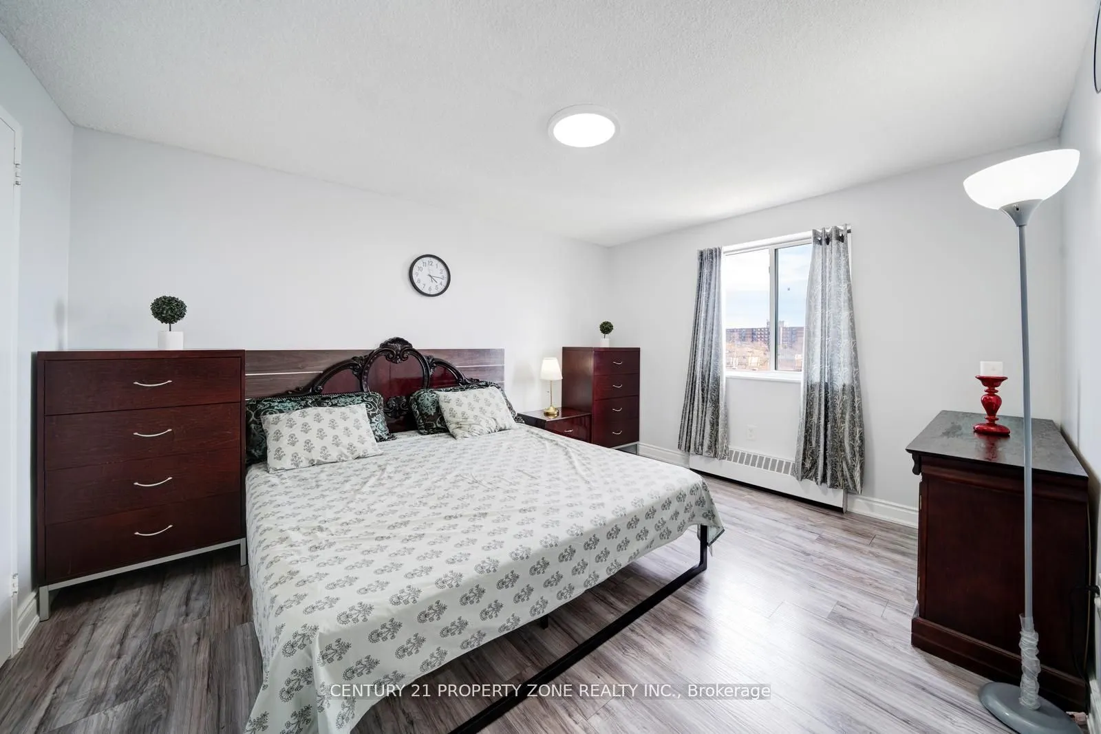 936 Glen Street, #411