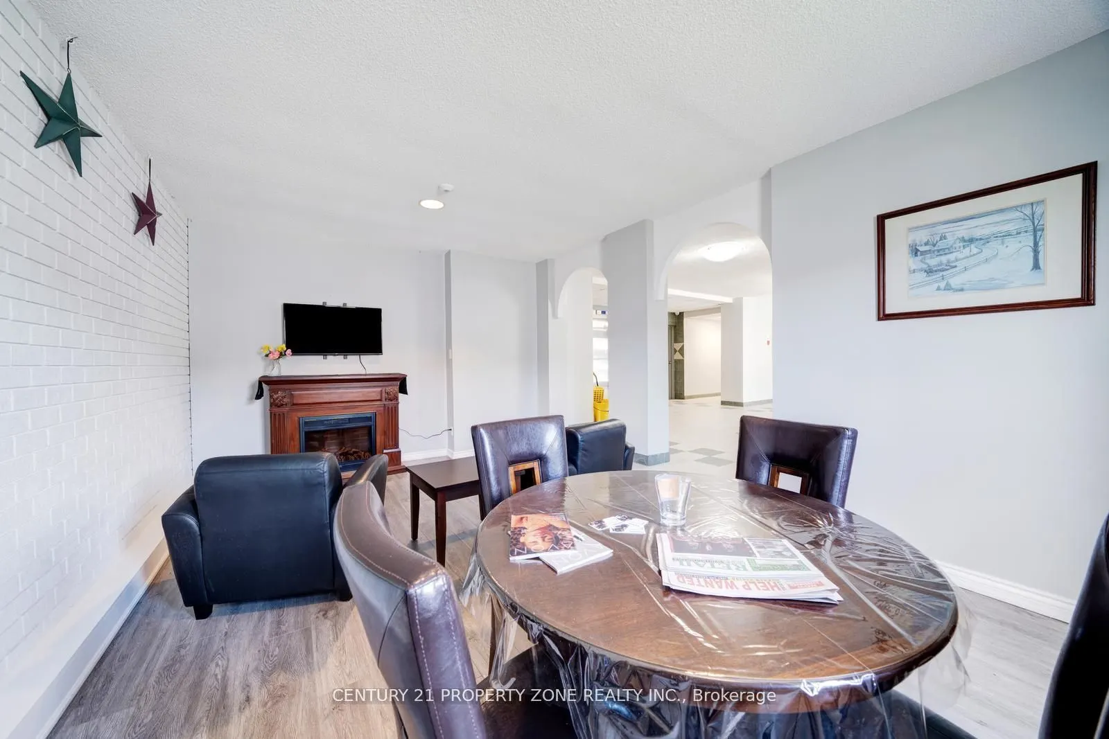 936 Glen Street, #411