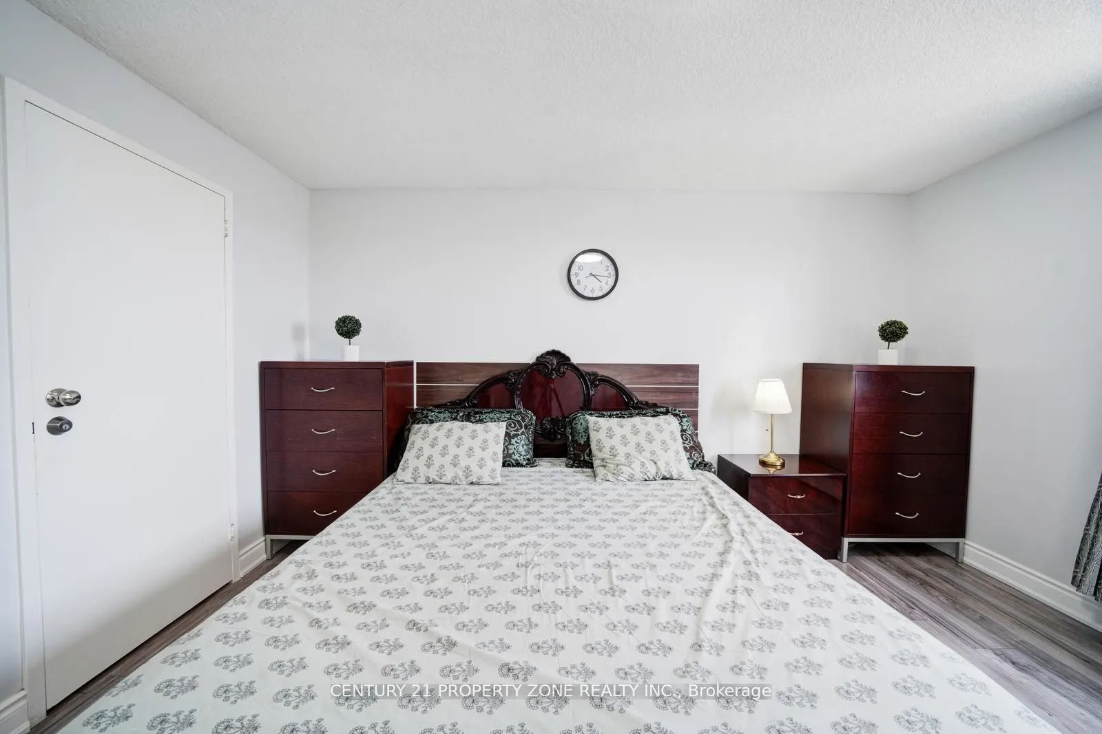 936 Glen Street, #411