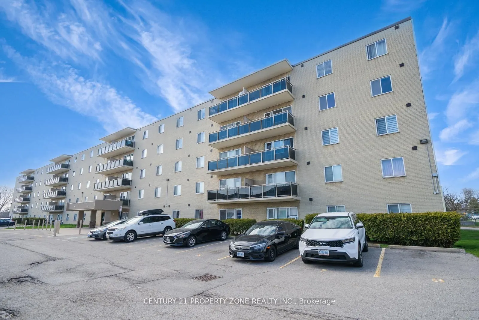 936 Glen Street, #411