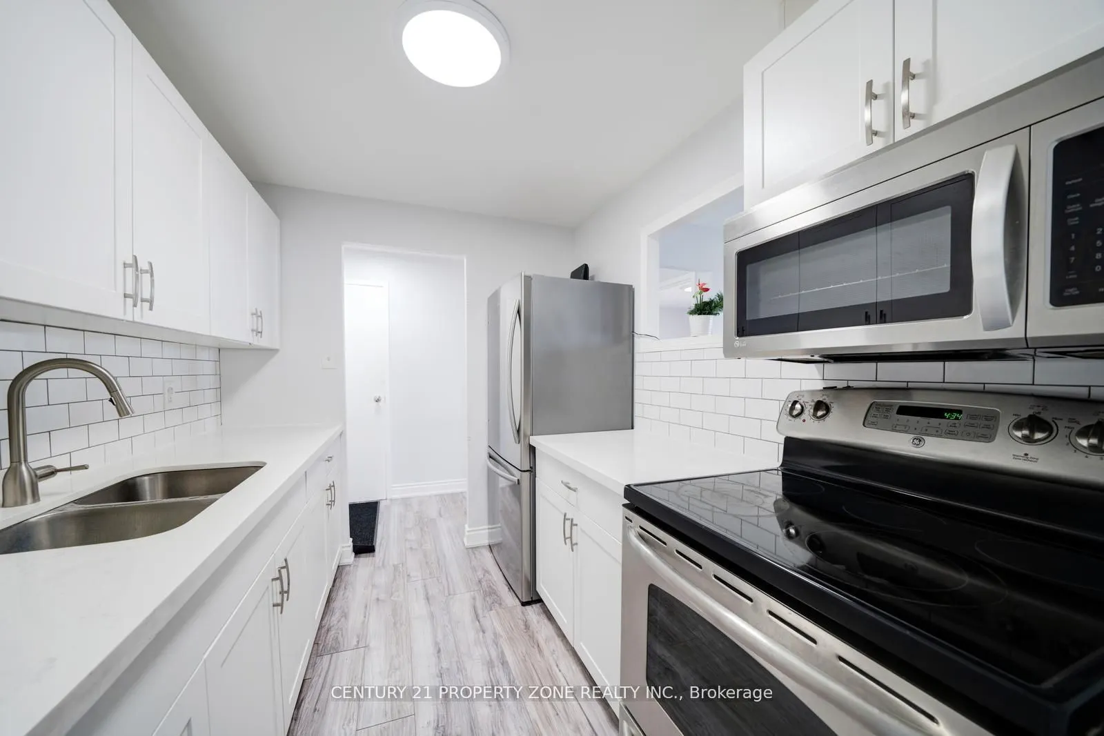 936 Glen Street, #411