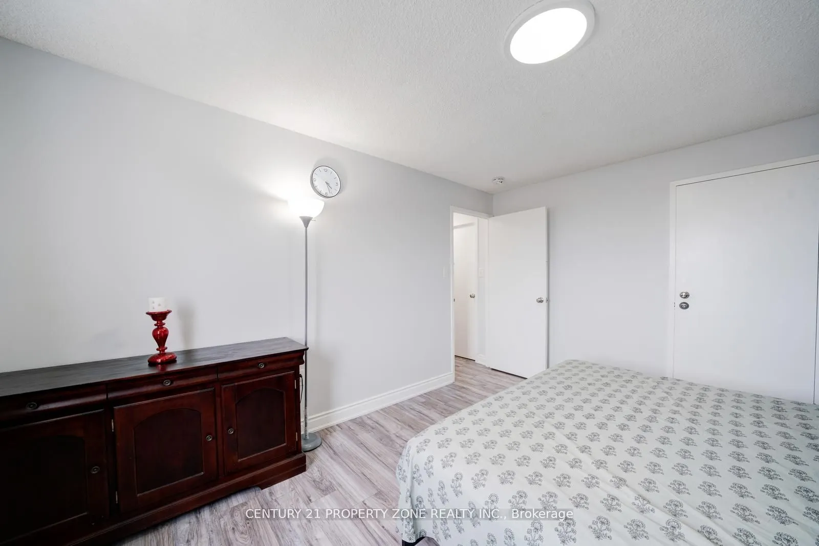 936 Glen Street, #411