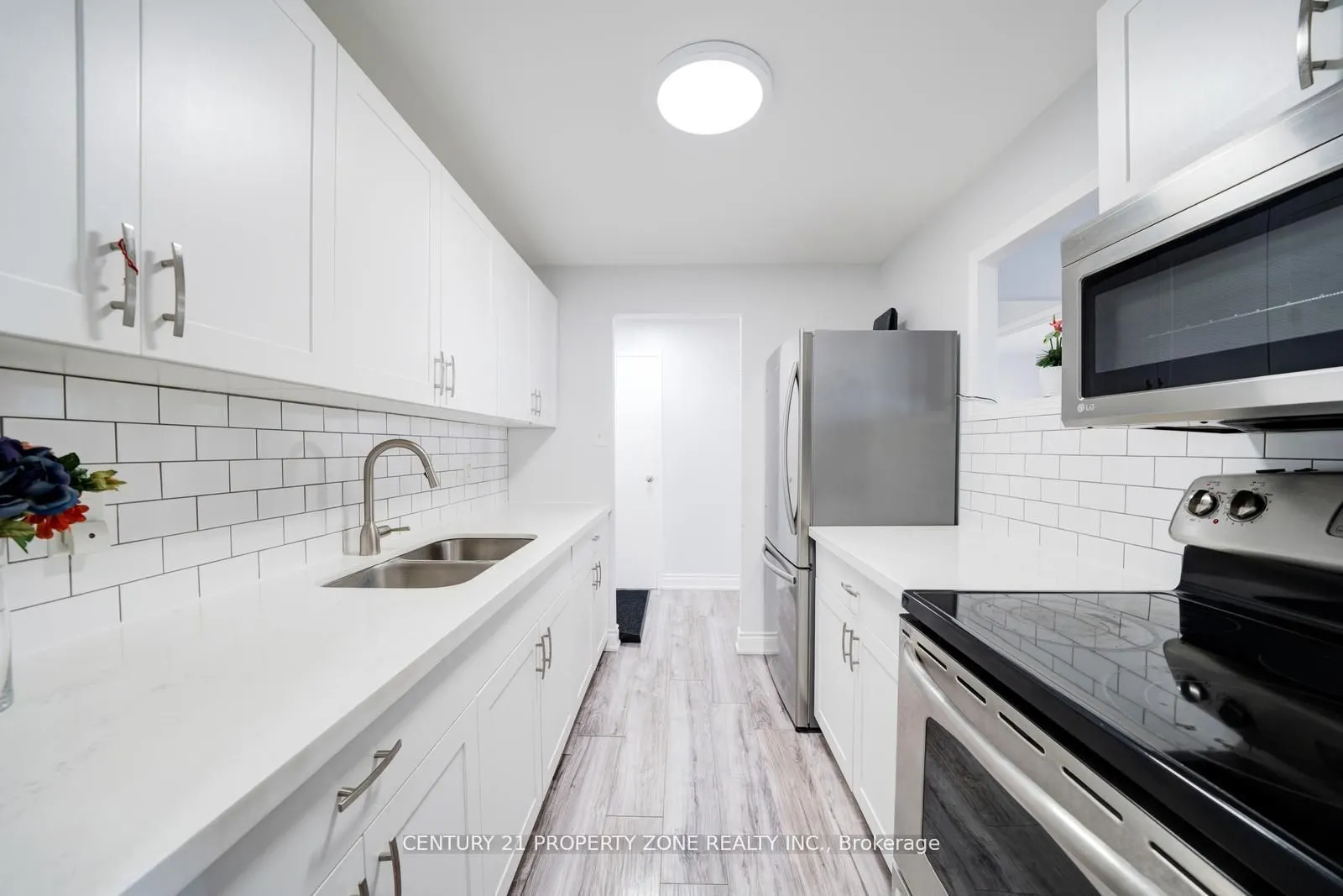936 Glen Street, #411