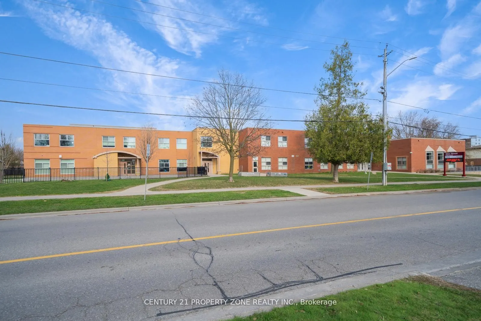 936 Glen Street, #411