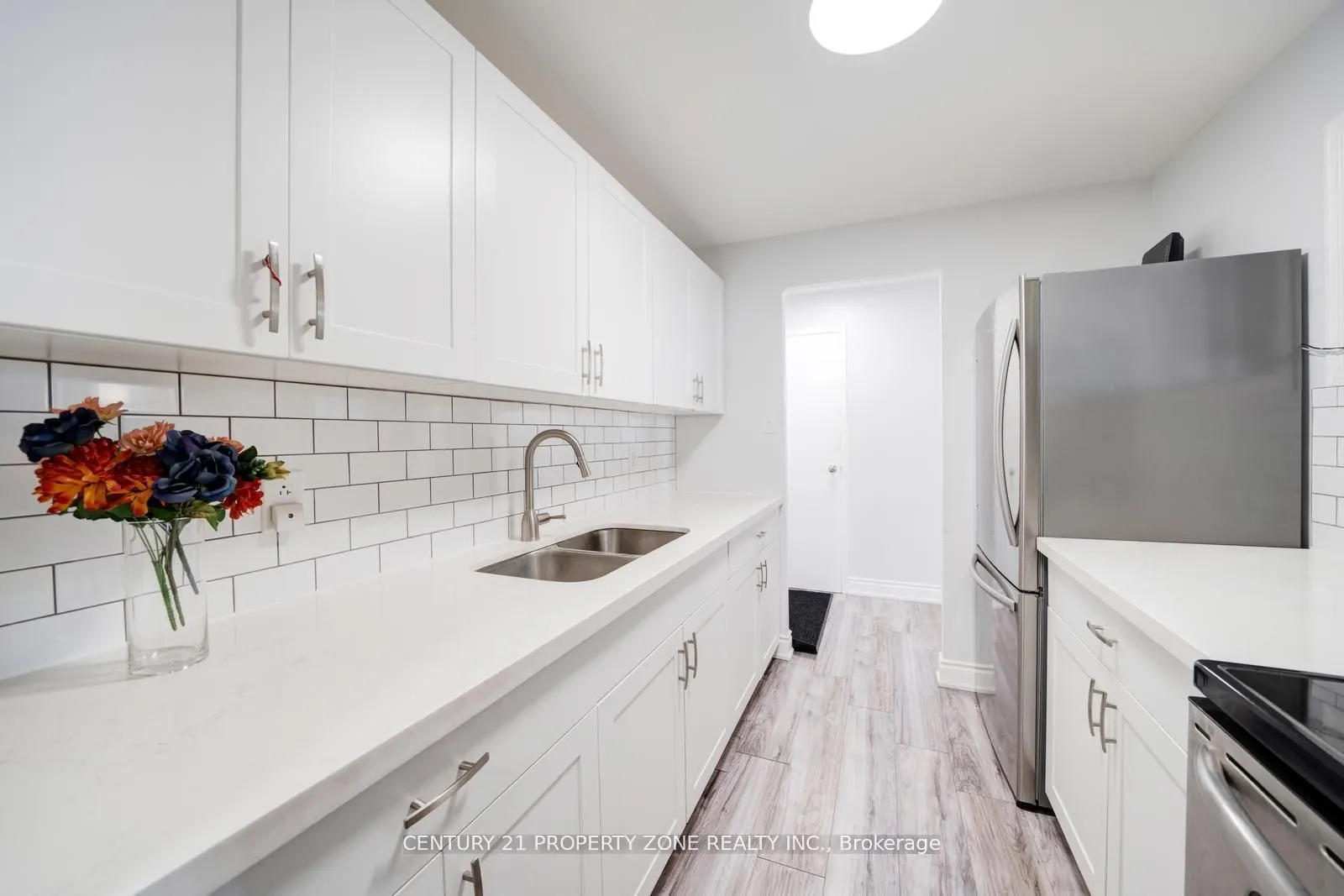 936 Glen Street, #411