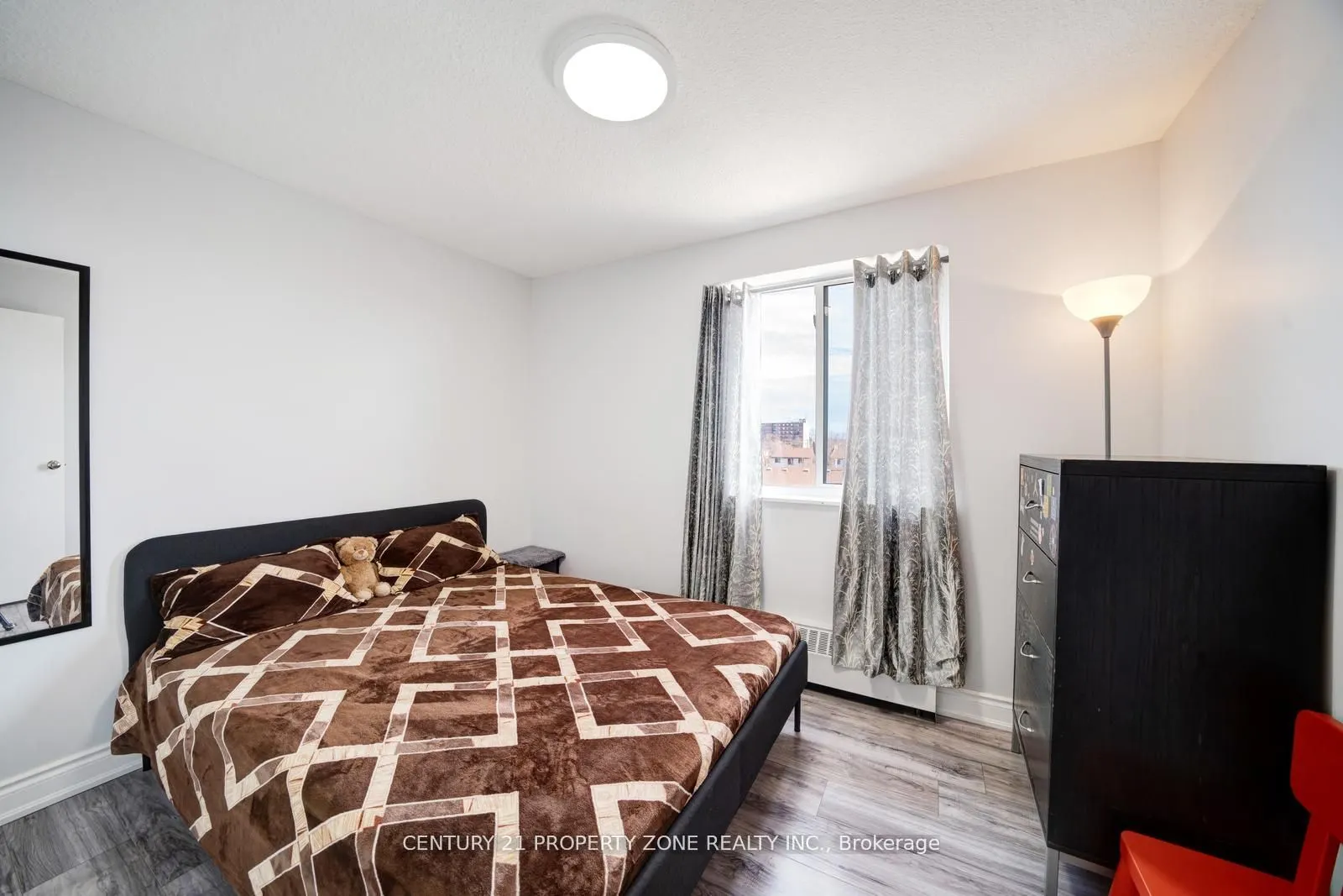 936 Glen Street, #411